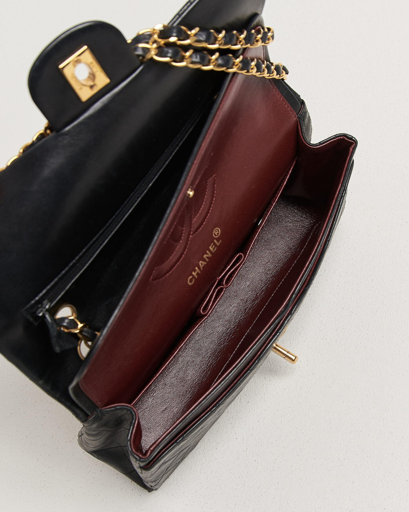 Homme | Pre-Owned & Vintage Bags | Chanel Pre-Owned | Classic Medium Double Flap Bag Black