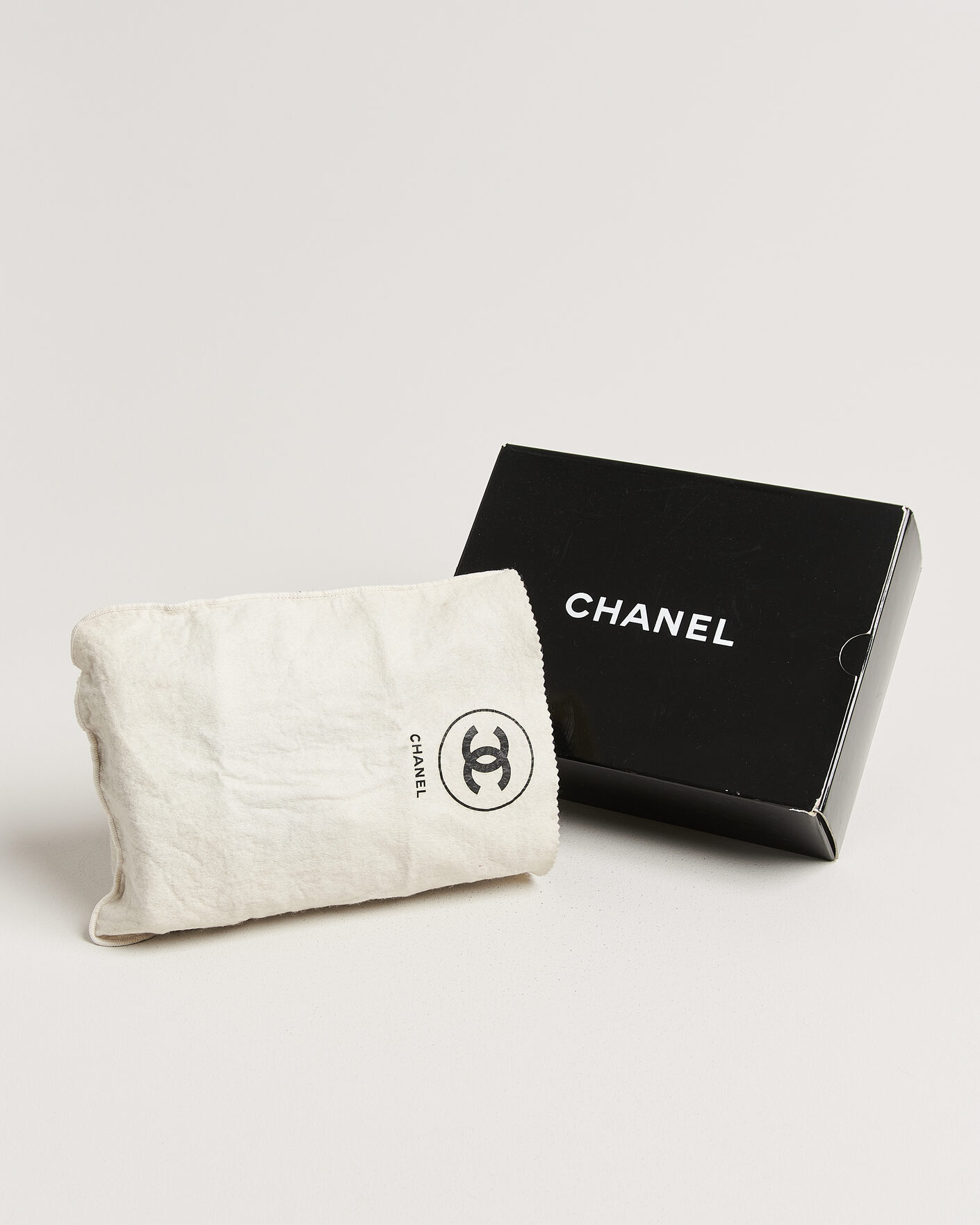 Homme | Chanel Pre-Owned Classic Medium Double Flap Bag Black | Chanel Pre-Owned | Classic Medium Double Flap Bag Black