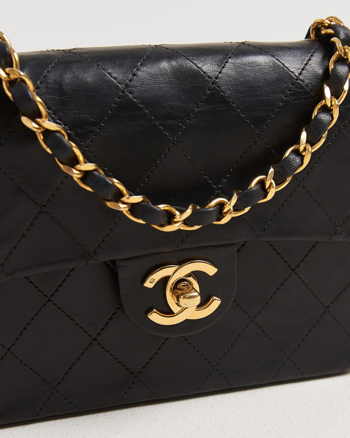 Homme | Chanel Pre-Owned Classic Mini Single Flap Square Bag Black | Chanel Pre-Owned | Classic Mini Single Flap Square Bag Black