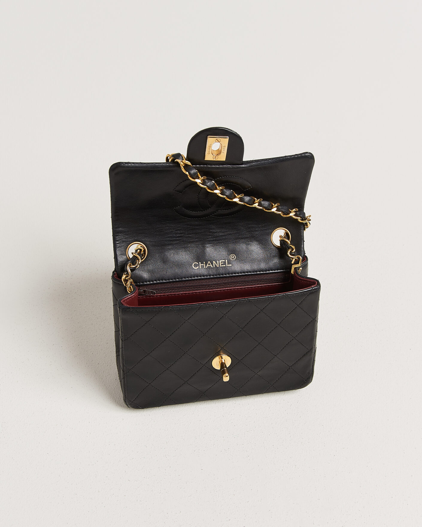 Homme | Chanel Pre-Owned Classic Mini Single Flap Square Bag Black | Chanel Pre-Owned | Classic Mini Single Flap Square Bag Black