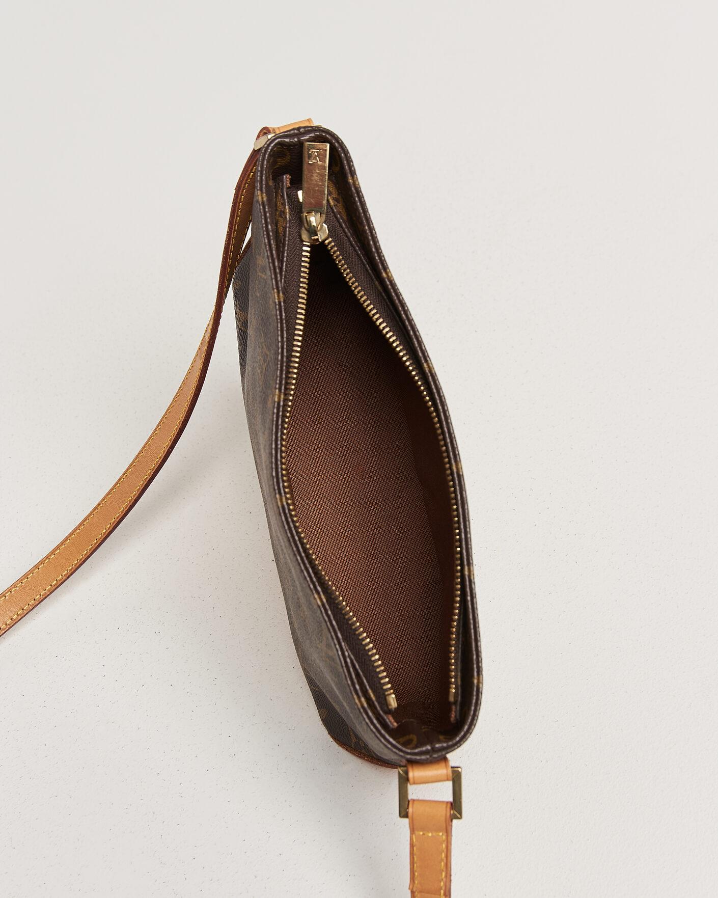 Homme | Pre-Owned & Vintage Bags | Louis Vuitton Pre-Owned | Trotteur Crossbody Bag Monogram