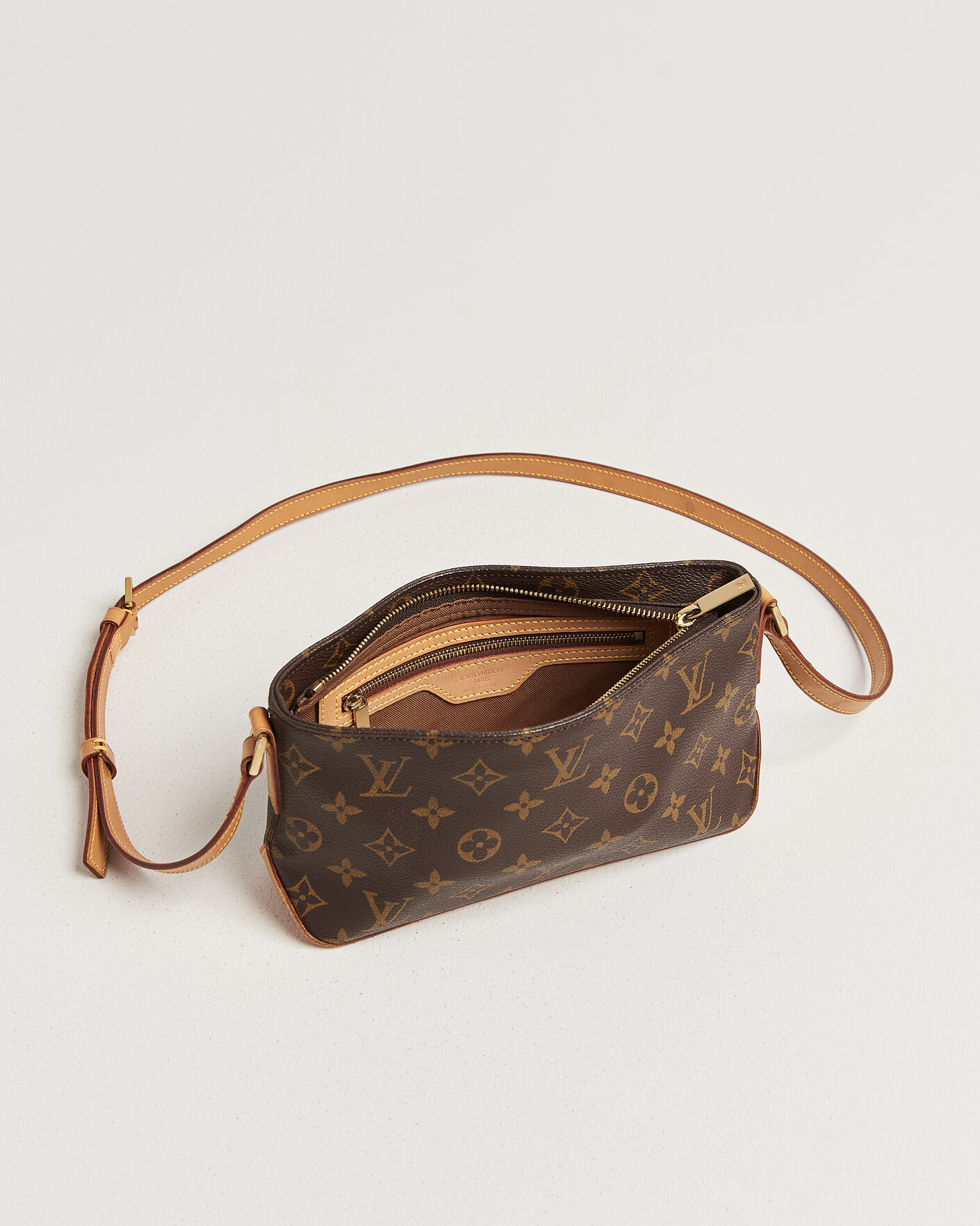 Homme | Pre-Owned & Vintage Bags | Louis Vuitton Pre-Owned | Trotteur Crossbody Bag Monogram