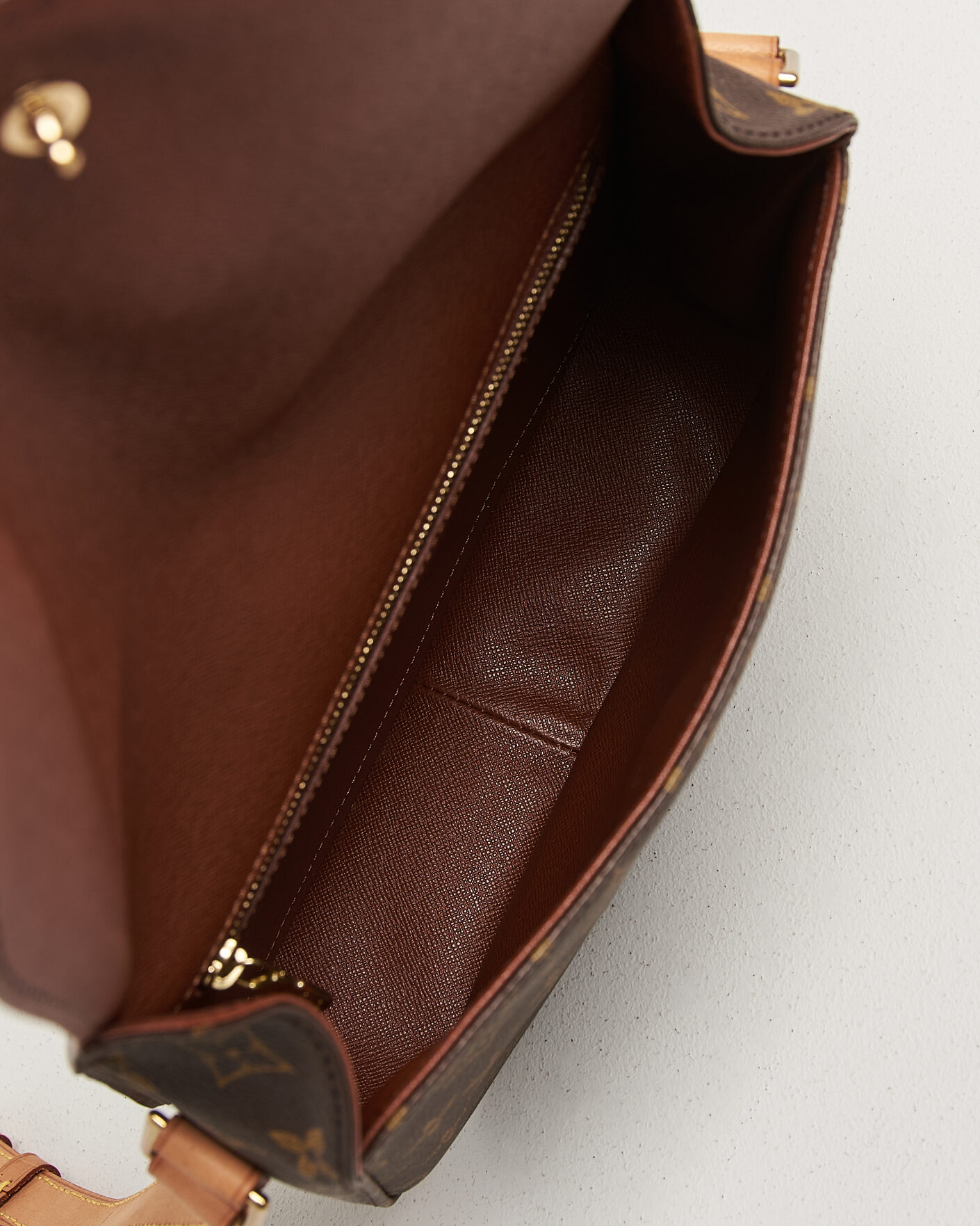 Homme | Pre-Owned & Vintage Bags | Louis Vuitton Pre-Owned | Saint Cloud GM Bag Monogram