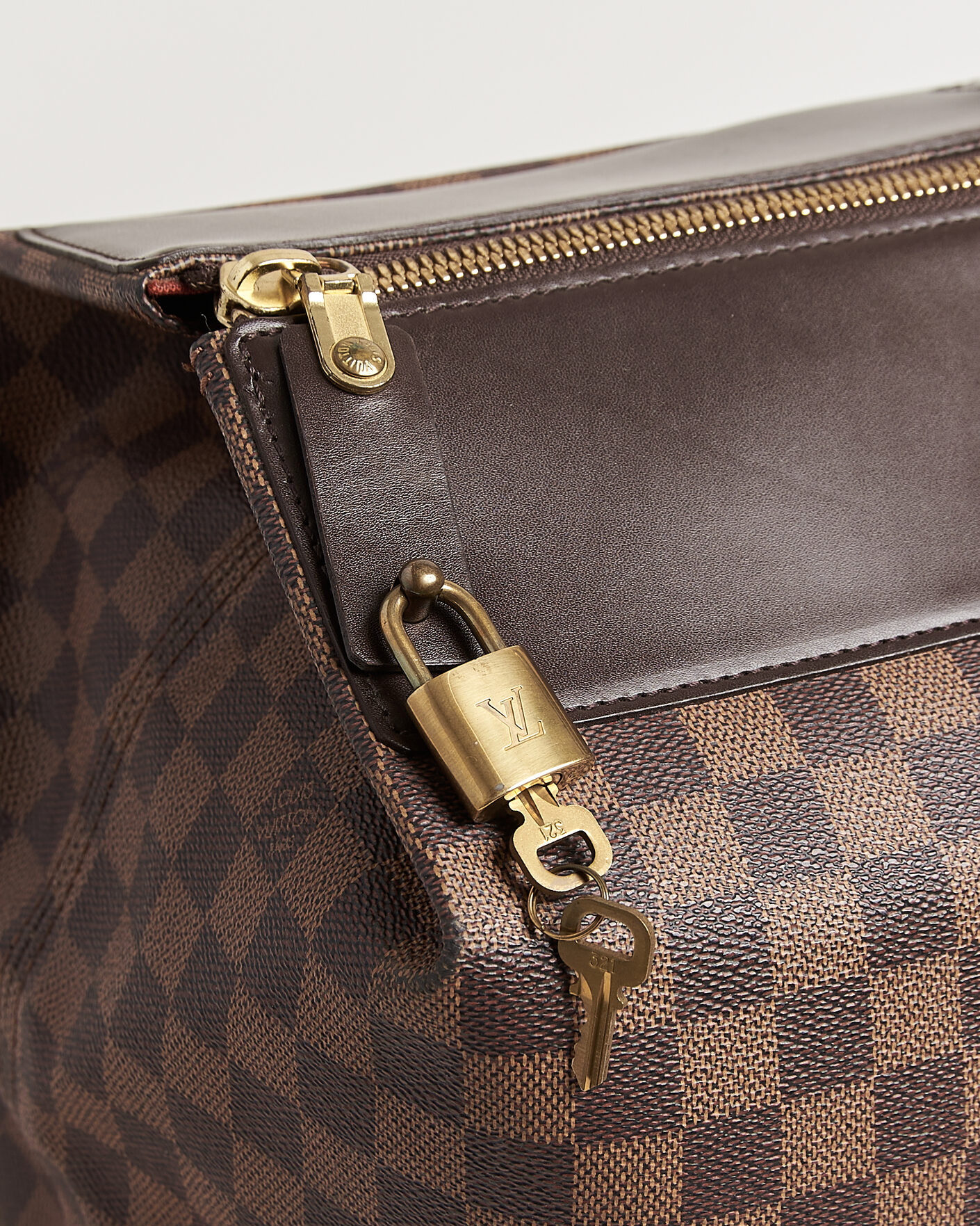 Homme | Pre-Owned & Vintage Bags | Louis Vuitton Pre-Owned | Greenwich GM Travel Bag Damier Ebene