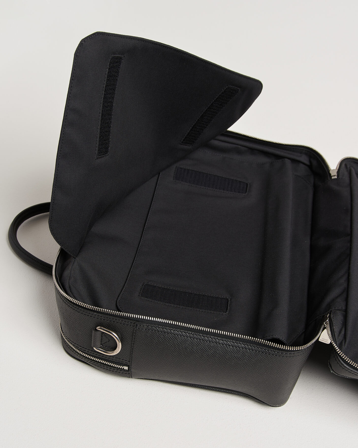 Homme | Pre-Owned & Vintage Bags | Louis Vuitton Pre-Owned | Overnight Bag Taiga Leather Black
