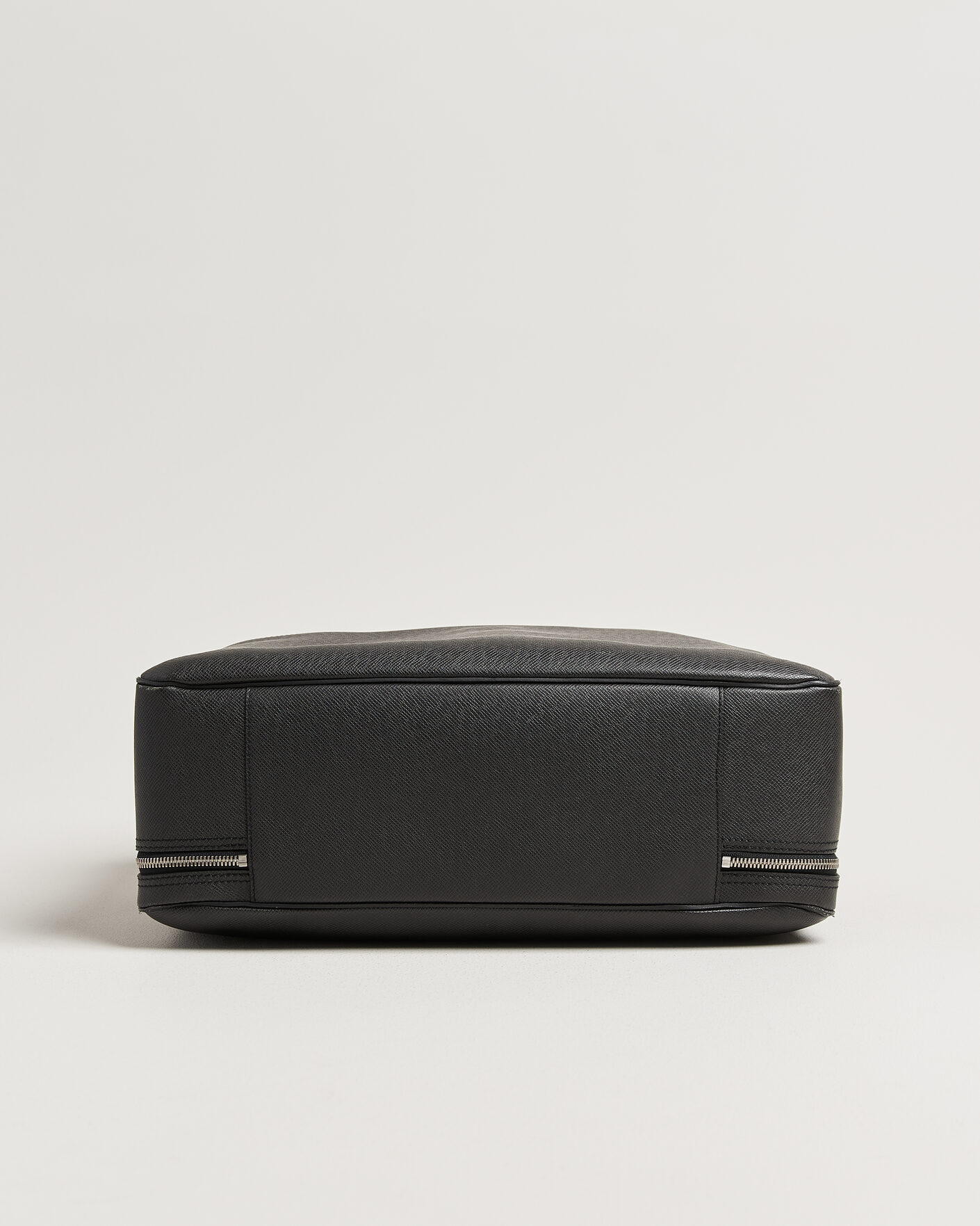 Homme | Pre-Owned & Vintage Bags | Louis Vuitton Pre-Owned | Overnight Bag Taiga Leather Black