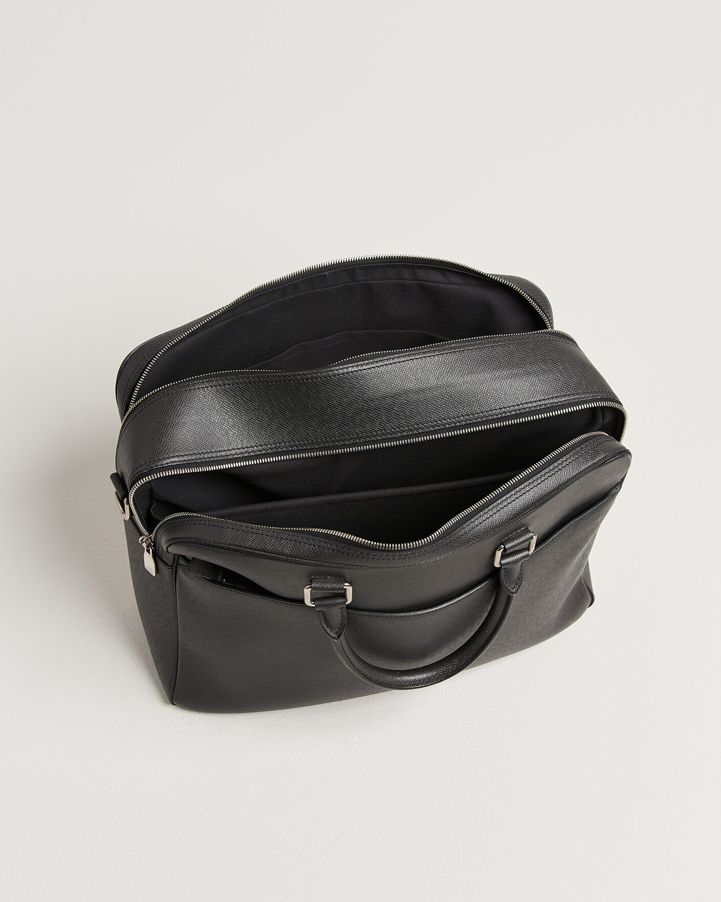 Homme | Pre-Owned & Vintage Bags | Louis Vuitton Pre-Owned | Overnight Bag Taiga Leather Black