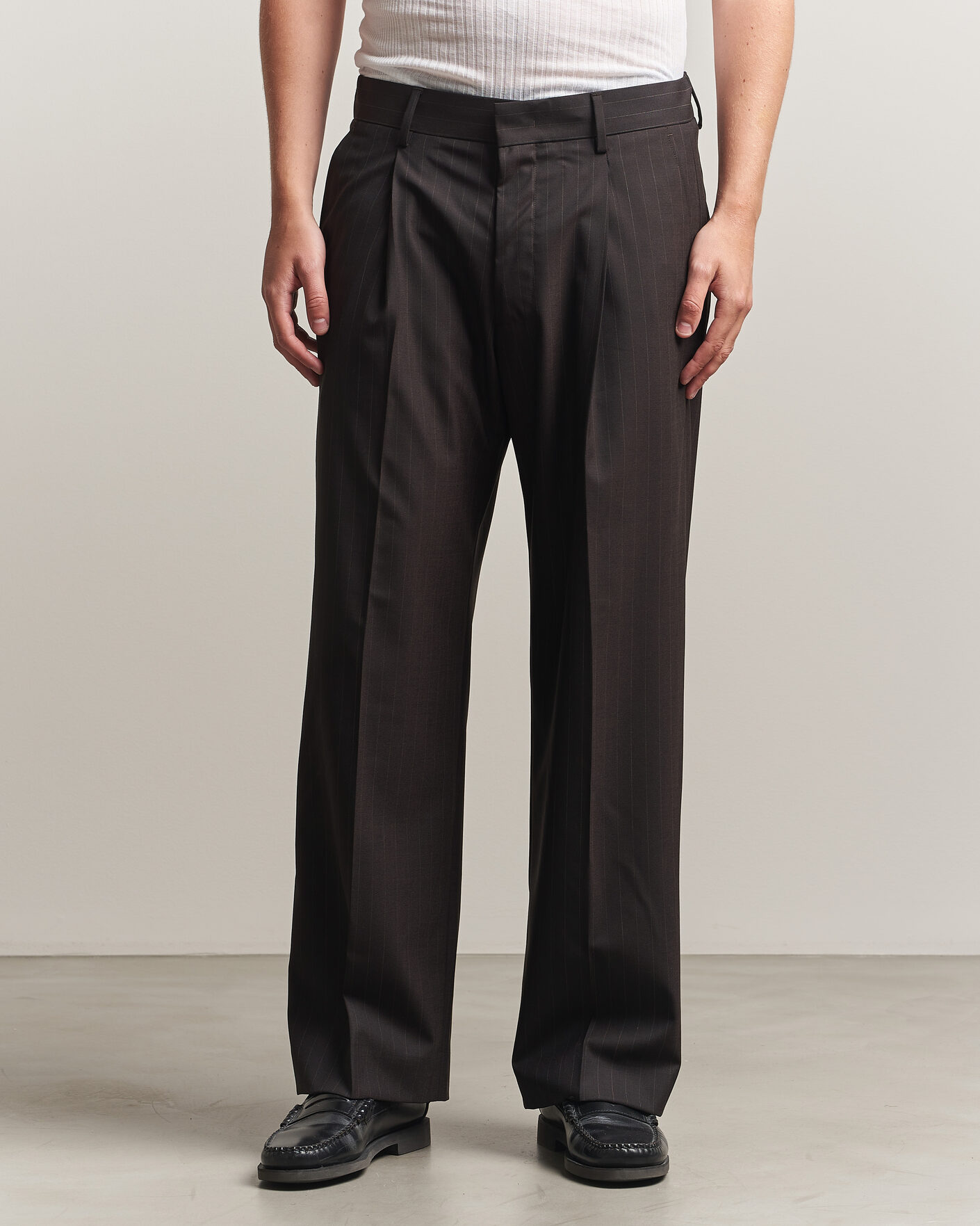 Homme | Pantalons | NN07 | Kay Pinstriped Pleated Trousers Dark Brown