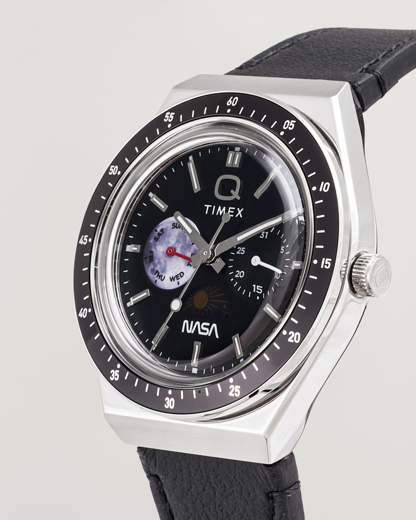 Homme | Timex Q Timex x NASA Luminous Leather Strap 40mm Black Dial | Timex | Q x NASA Luminous Leather Strap 40mm Black Dial