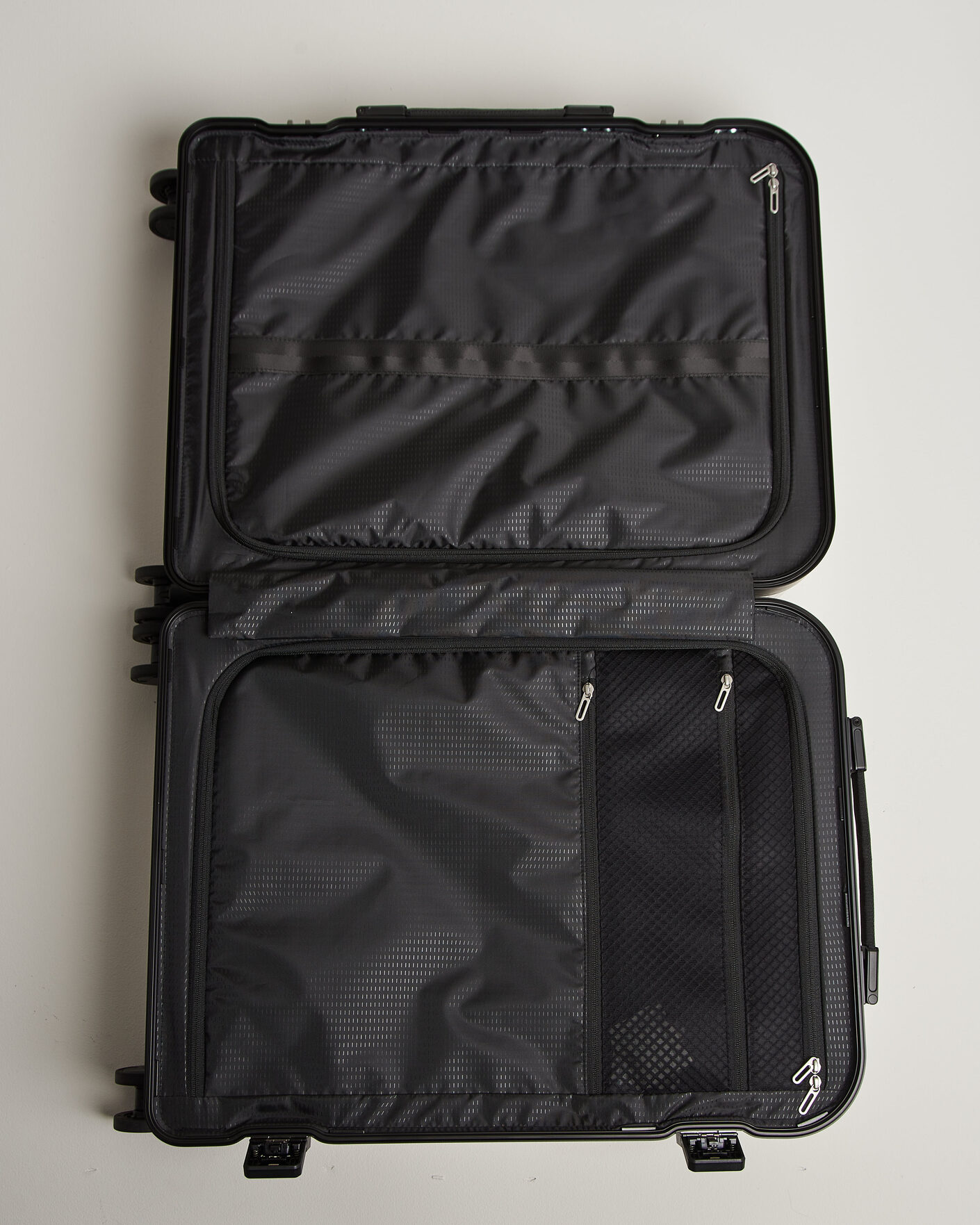 Homme | Sacs | DB | Ramverk Alu Pro Check-In Luggage Medium Silver/Onyx
