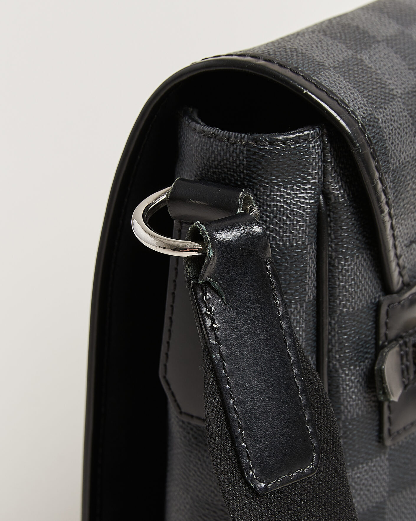 Homme | Pre-Owned & Vintage Bags | Louis Vuitton Pre-Owned | Daniel MM Shoulder Bag Damier Graphite