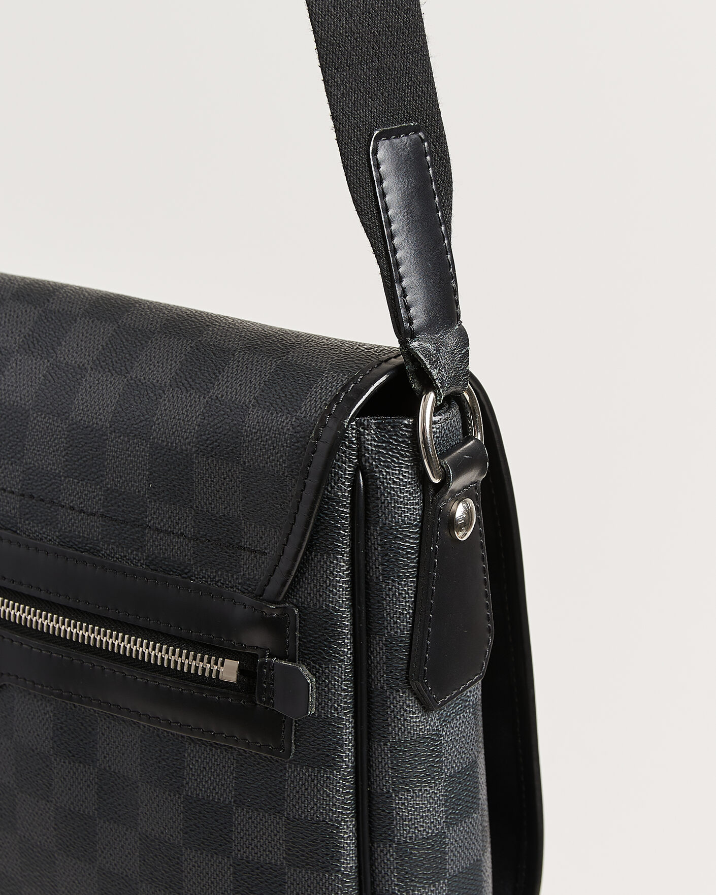 Homme | Pre-Owned & Vintage Bags | Louis Vuitton Pre-Owned | Daniel MM Shoulder Bag Damier Graphite