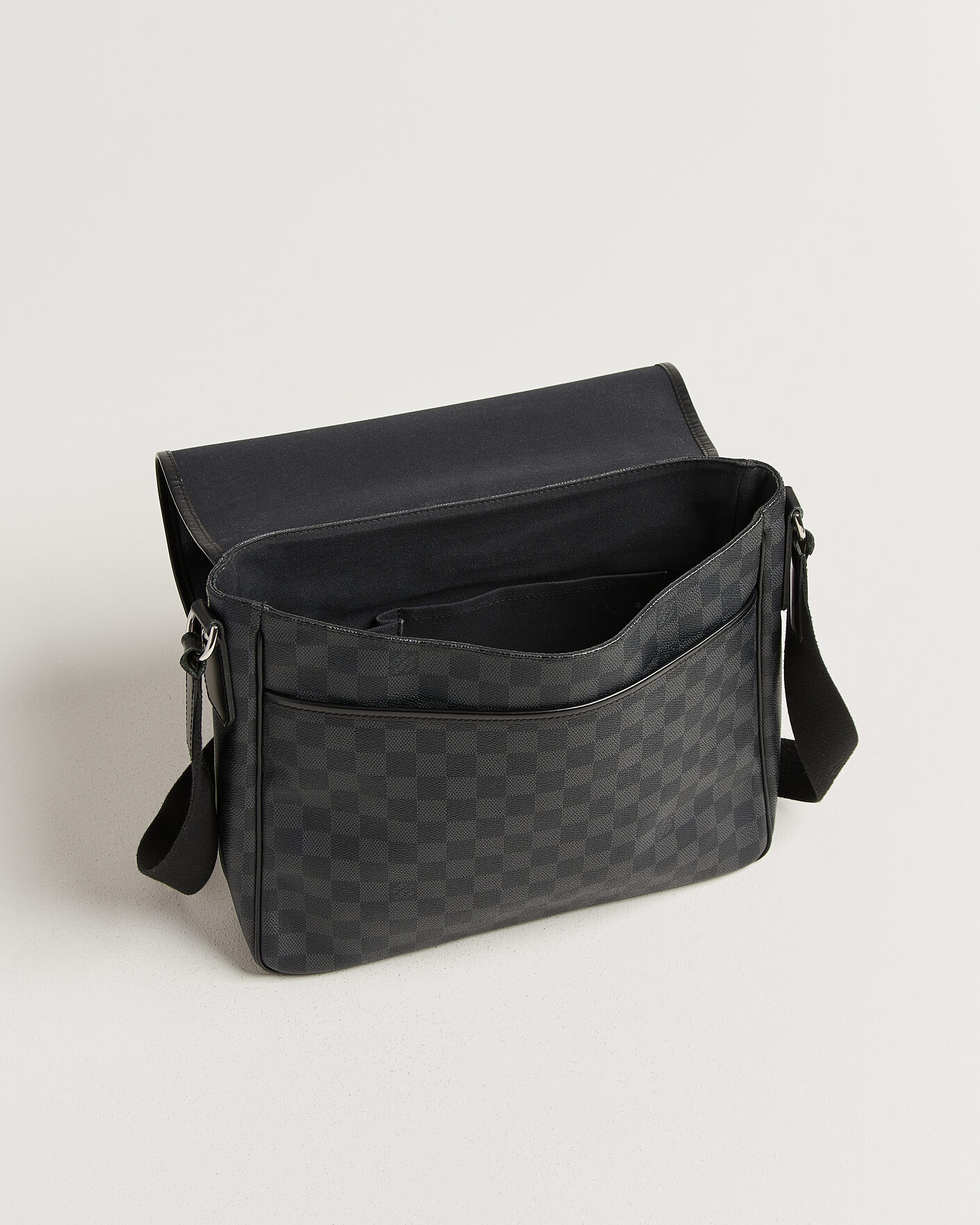 Homme | Pre-Owned & Vintage Bags | Louis Vuitton Pre-Owned | Daniel MM Shoulder Bag Damier Graphite