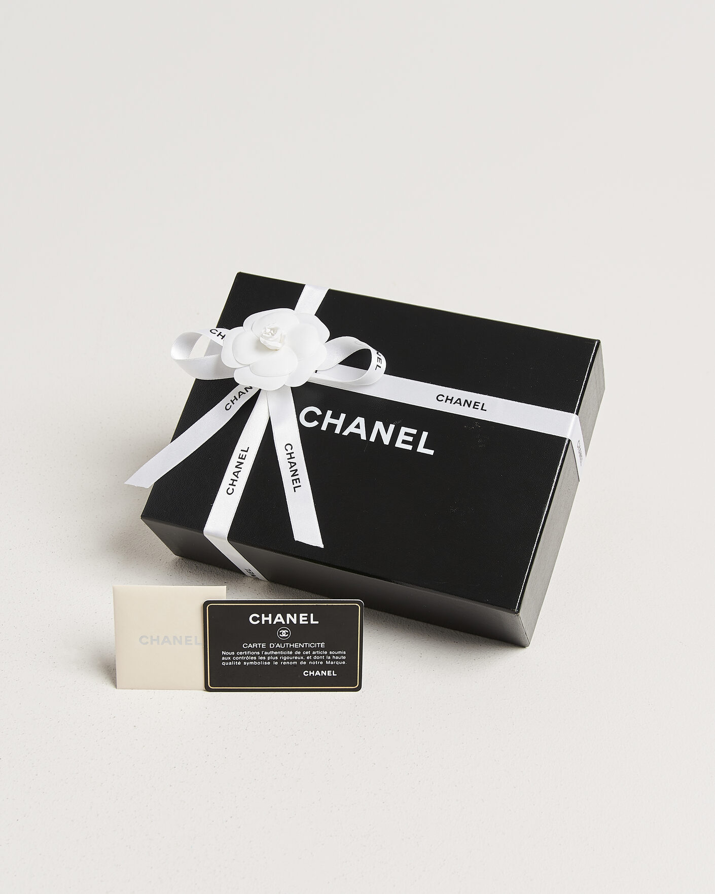 Homme | Pre-Owned & Vintage Bags | Chanel Pre-Owned | Wallet On Chain Camelia Lambskin Black