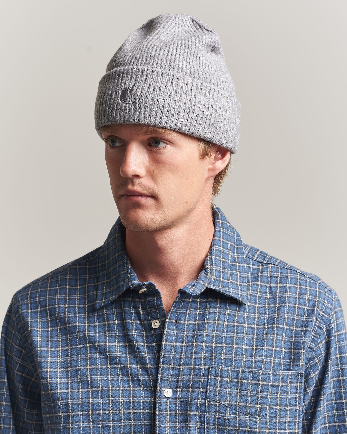 Homme | Bonnets | Carhartt WIP | Curtis Tonal Logo Beanie Shady Grey