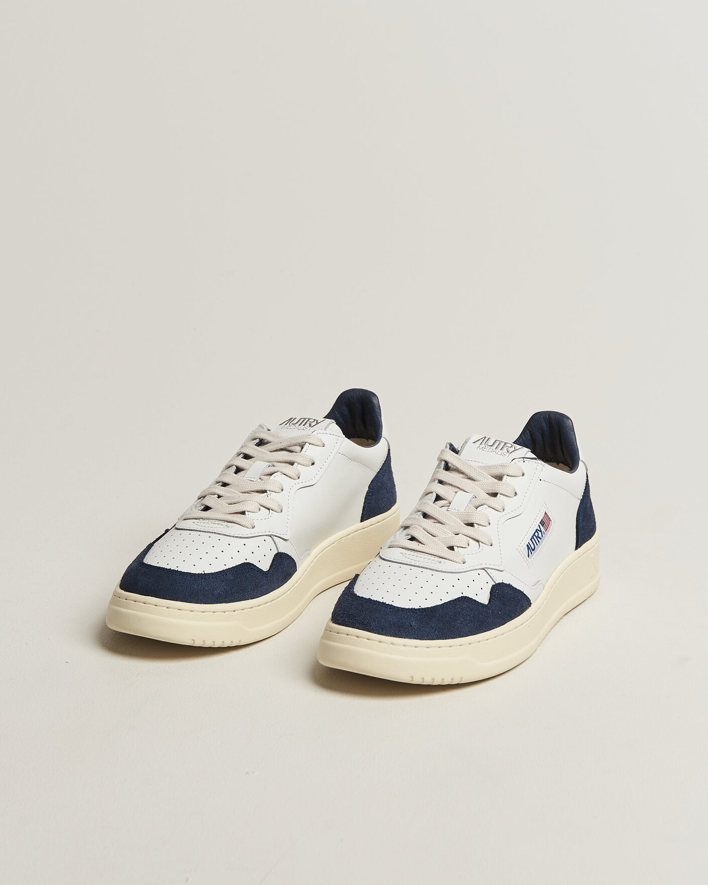 Homme | Baskets | Autry | Medalist Low Soft Leather/Suede Sneaker White/Denim