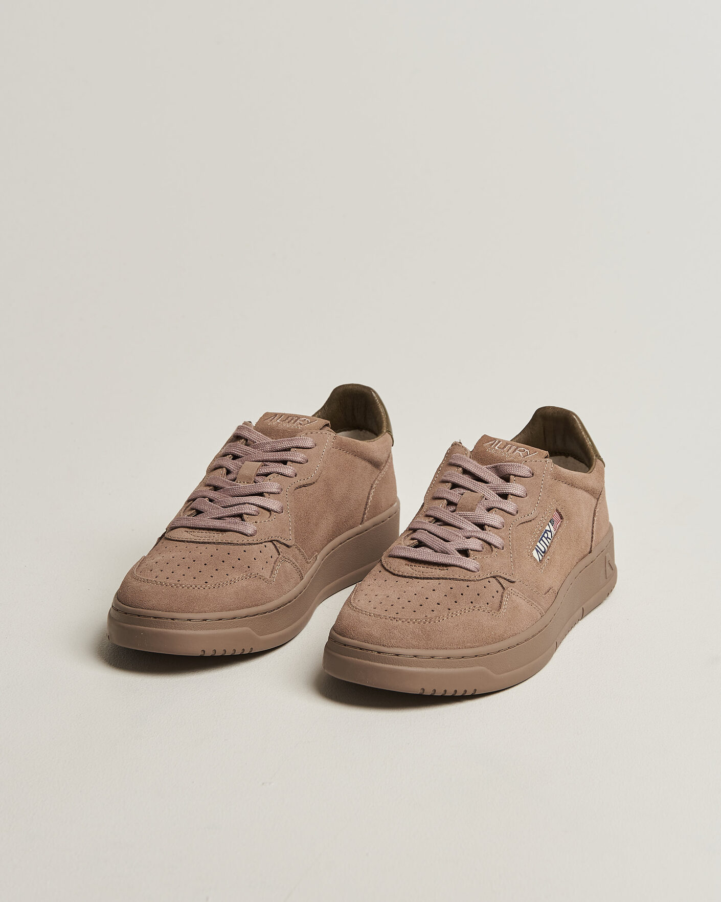 Homme | Baskets | Autry | Medalist Low Suede Sneaker Antilope
