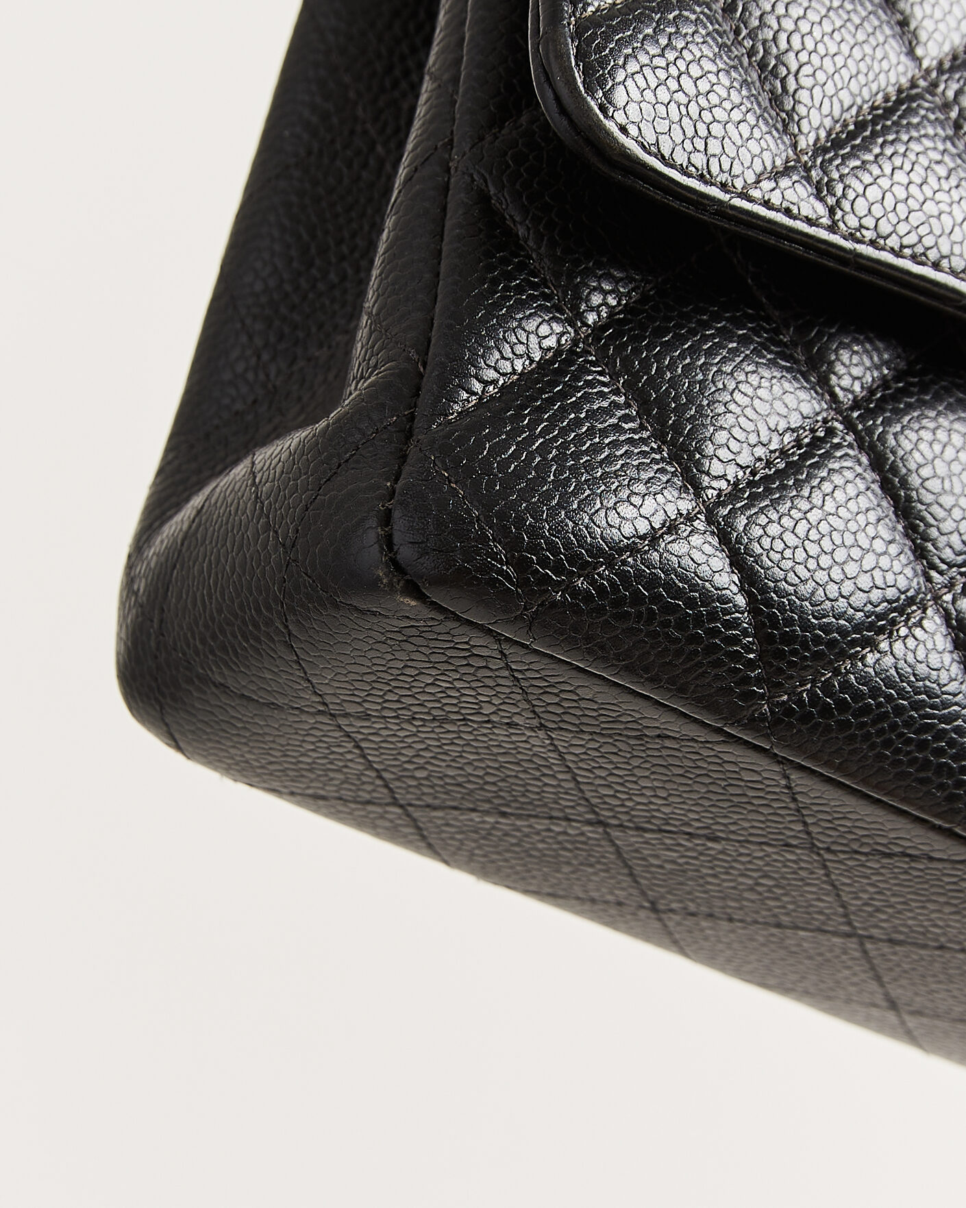 Homme | Pre-Owned & Vintage Bags | Chanel Pre-Owned | Classic Medium Double Flap Bag Caviar Leather Black