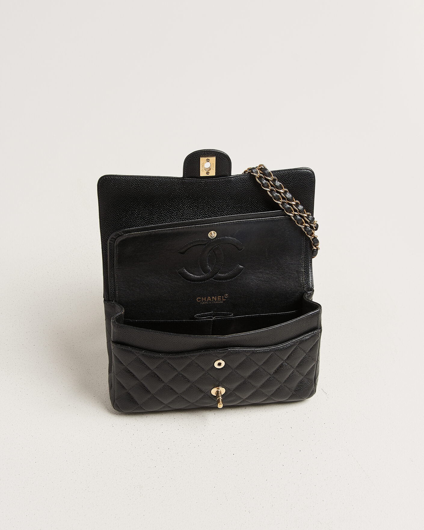 Homme | Pre-Owned & Vintage Bags | Chanel Pre-Owned | Classic Medium Double Flap Bag Caviar Leather Black