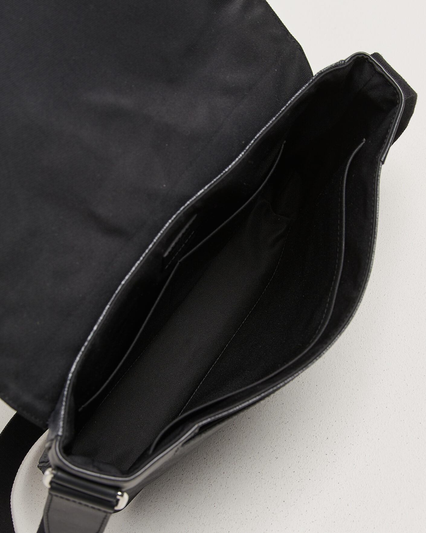 Homme | Pre-Owned & Vintage Bags | Louis Vuitton Pre-Owned | Louis Vuitton District Messenger Bag MM Damier Graphite