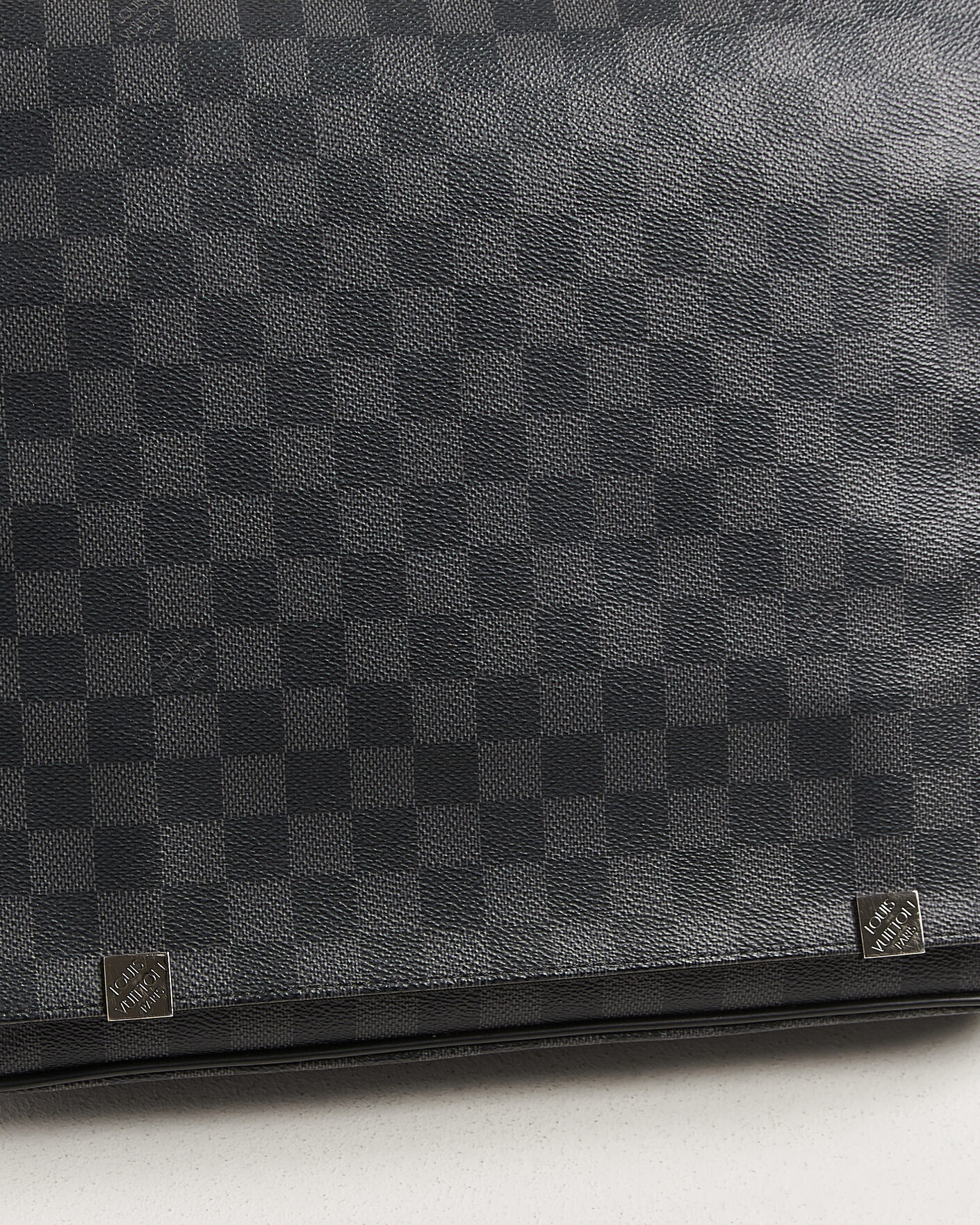 Homme | Pre-Owned & Vintage Bags | Louis Vuitton Pre-Owned | Louis Vuitton District Messenger Bag MM Damier Graphite