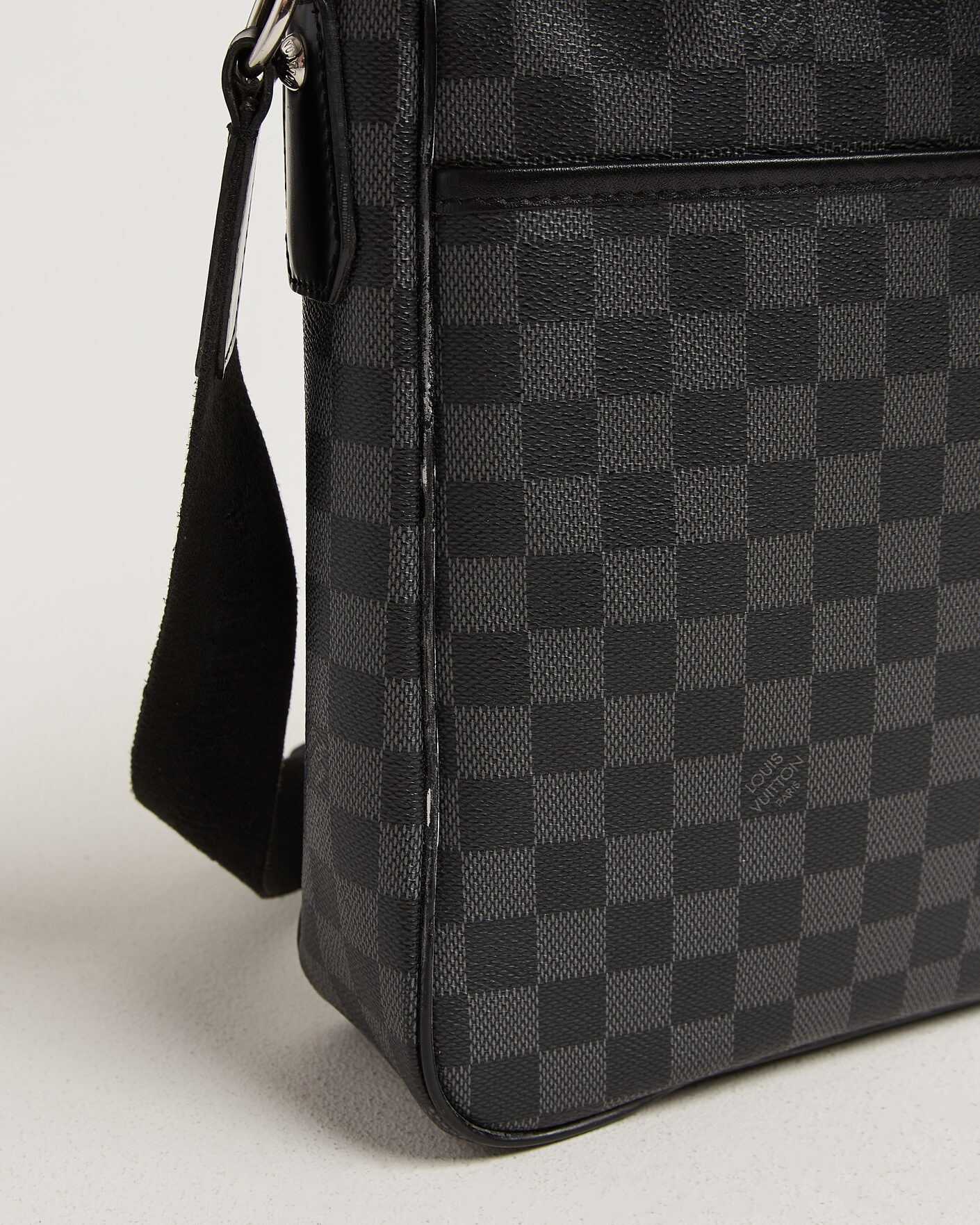 Homme | Pre-Owned & Vintage Bags | Louis Vuitton Pre-Owned | Daniel Shoulder Bag MM Damier Graphite