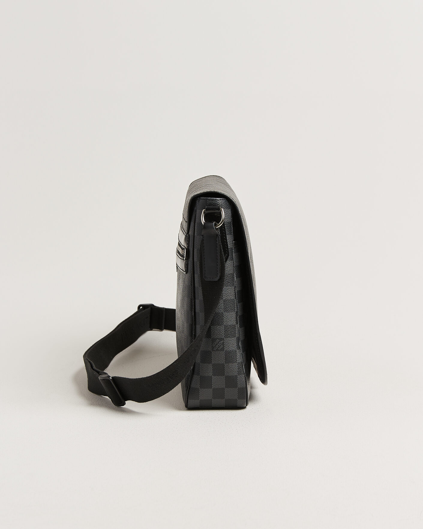 Homme | Pre-Owned & Vintage Bags | Louis Vuitton Pre-Owned | Daniel Shoulder Bag MM Damier Graphite