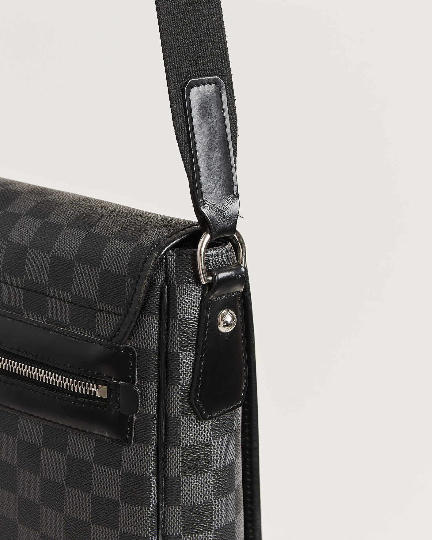 Homme | Pre-Owned & Vintage Bags | Louis Vuitton Pre-Owned | Daniel Shoulder Bag MM Damier Graphite