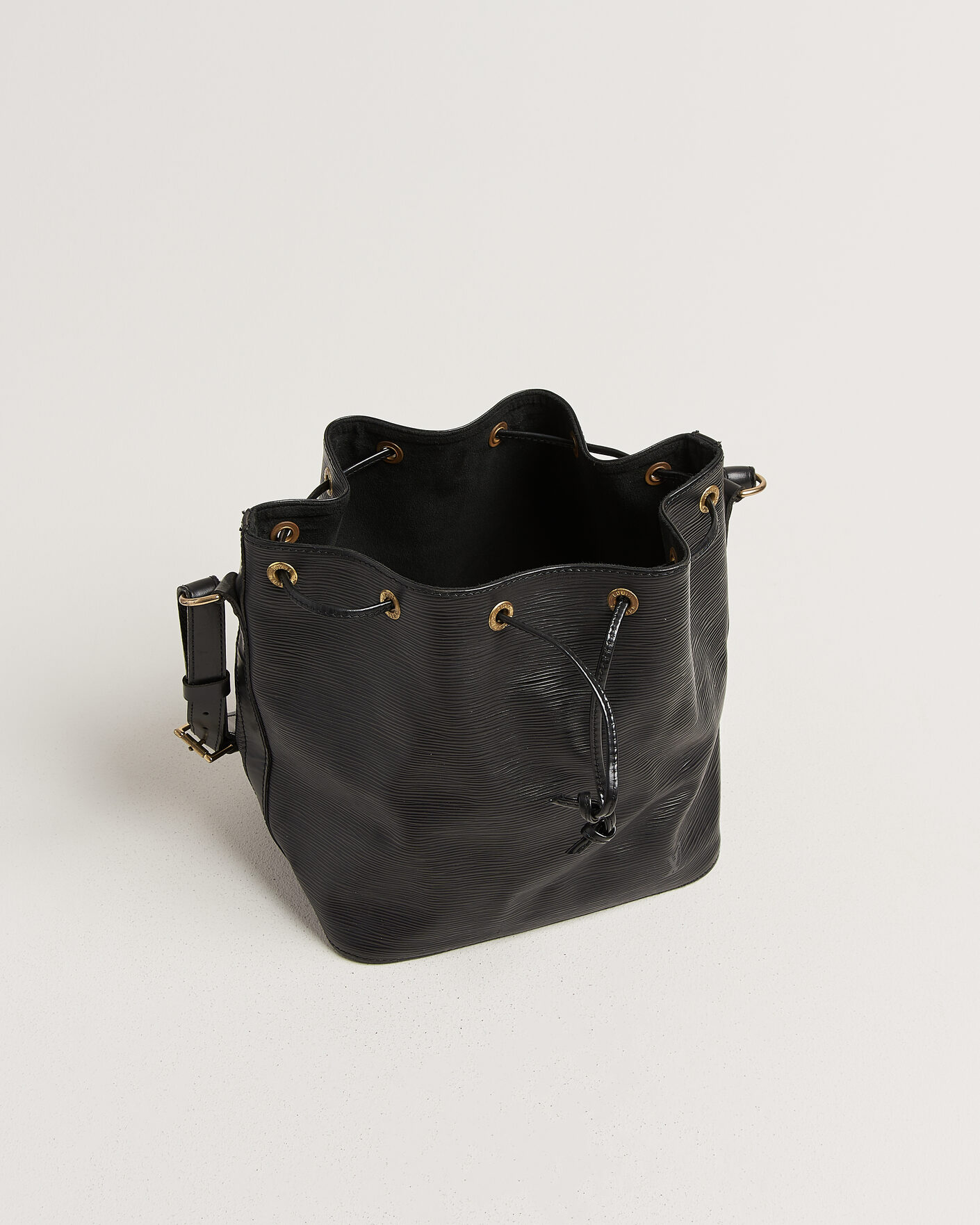 Homme | Pre-Owned & Vintage Bags | Louis Vuitton Pre-Owned | Petit Noé Epi Leather Black