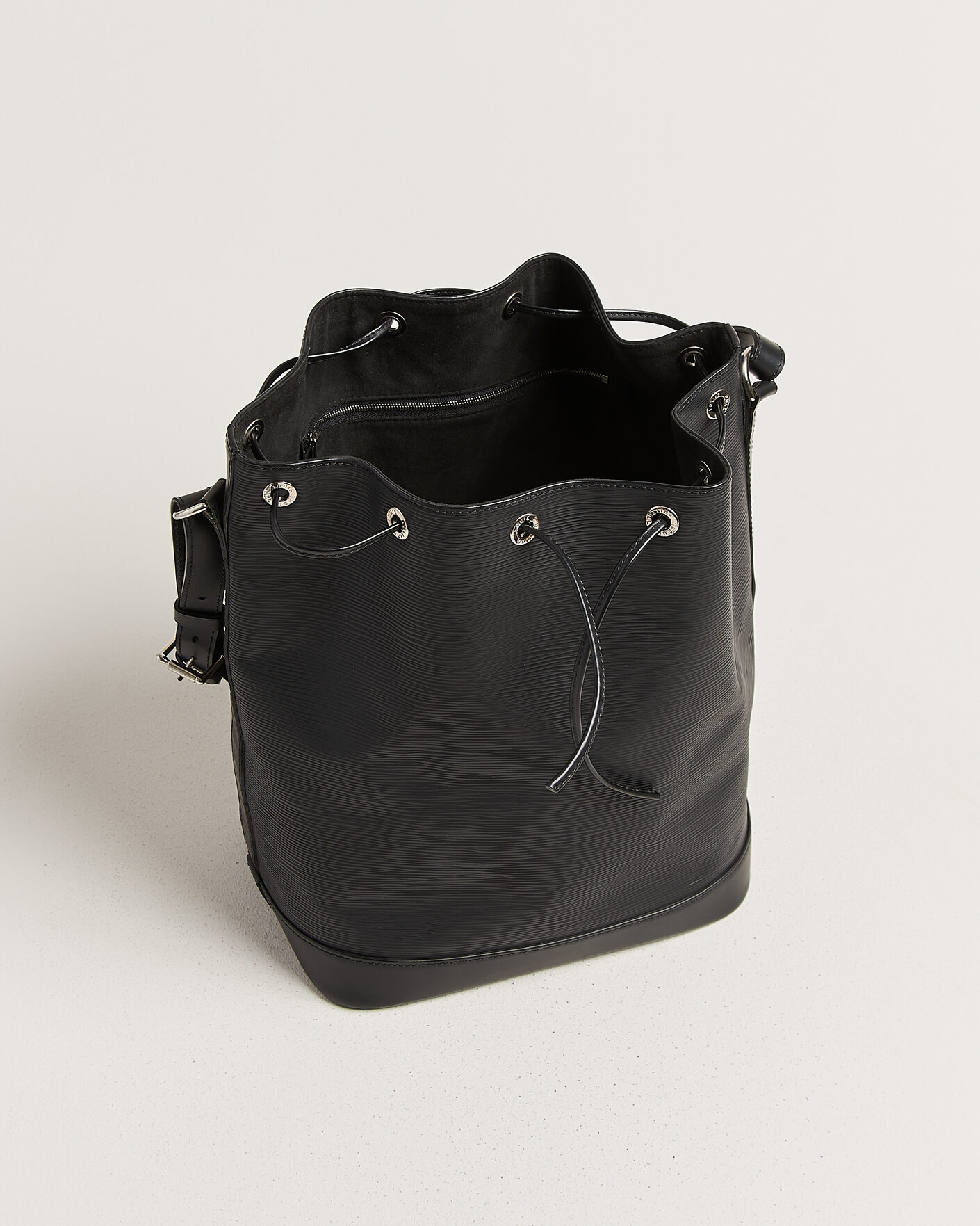 Homme | Pre-Owned & Vintage Bags | Louis Vuitton Pre-Owned | Noé Epi Leather Black