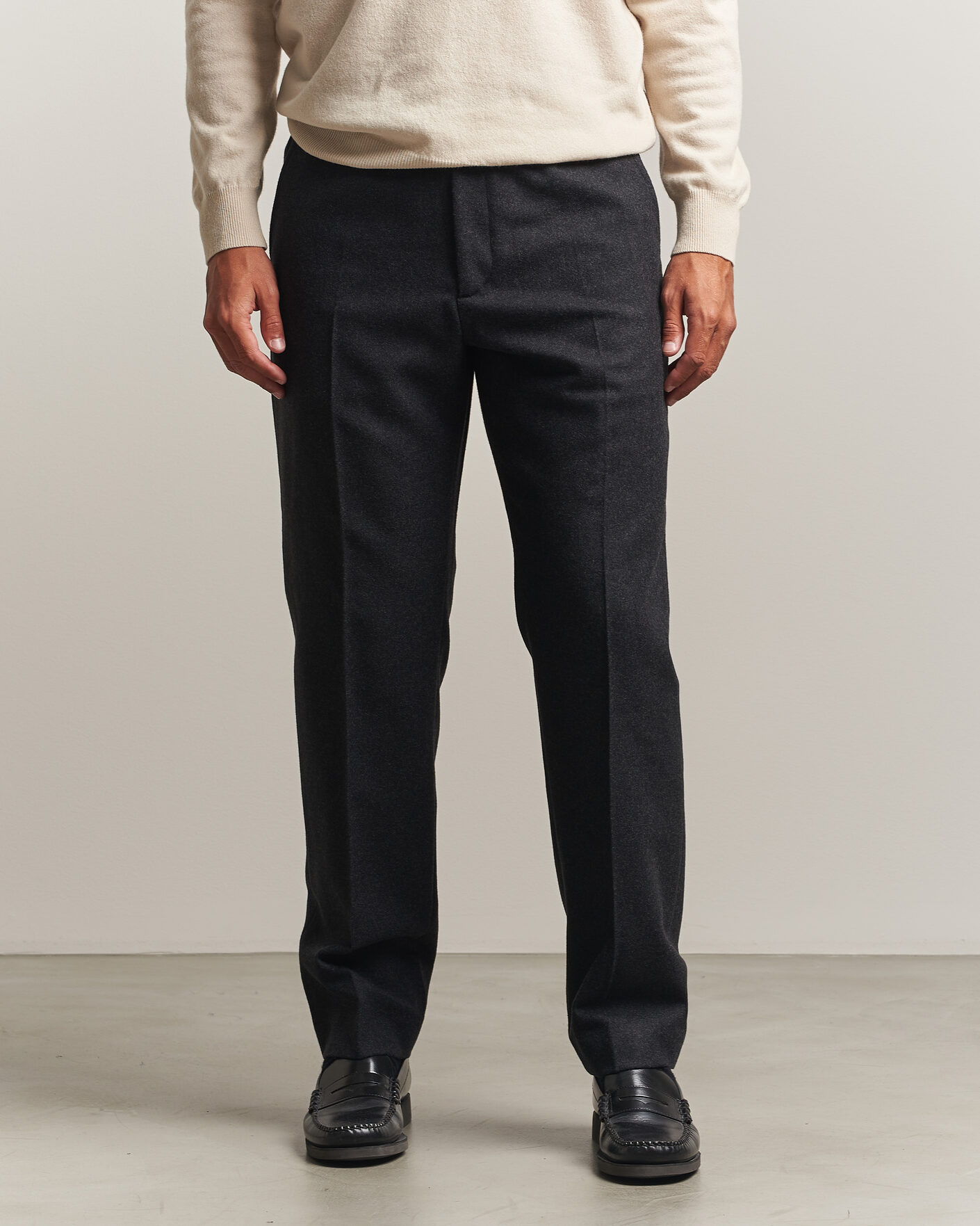 Homme | Pantalons | Filippa K | Theo Relaxed Flannel Trousers Anthracite Melange