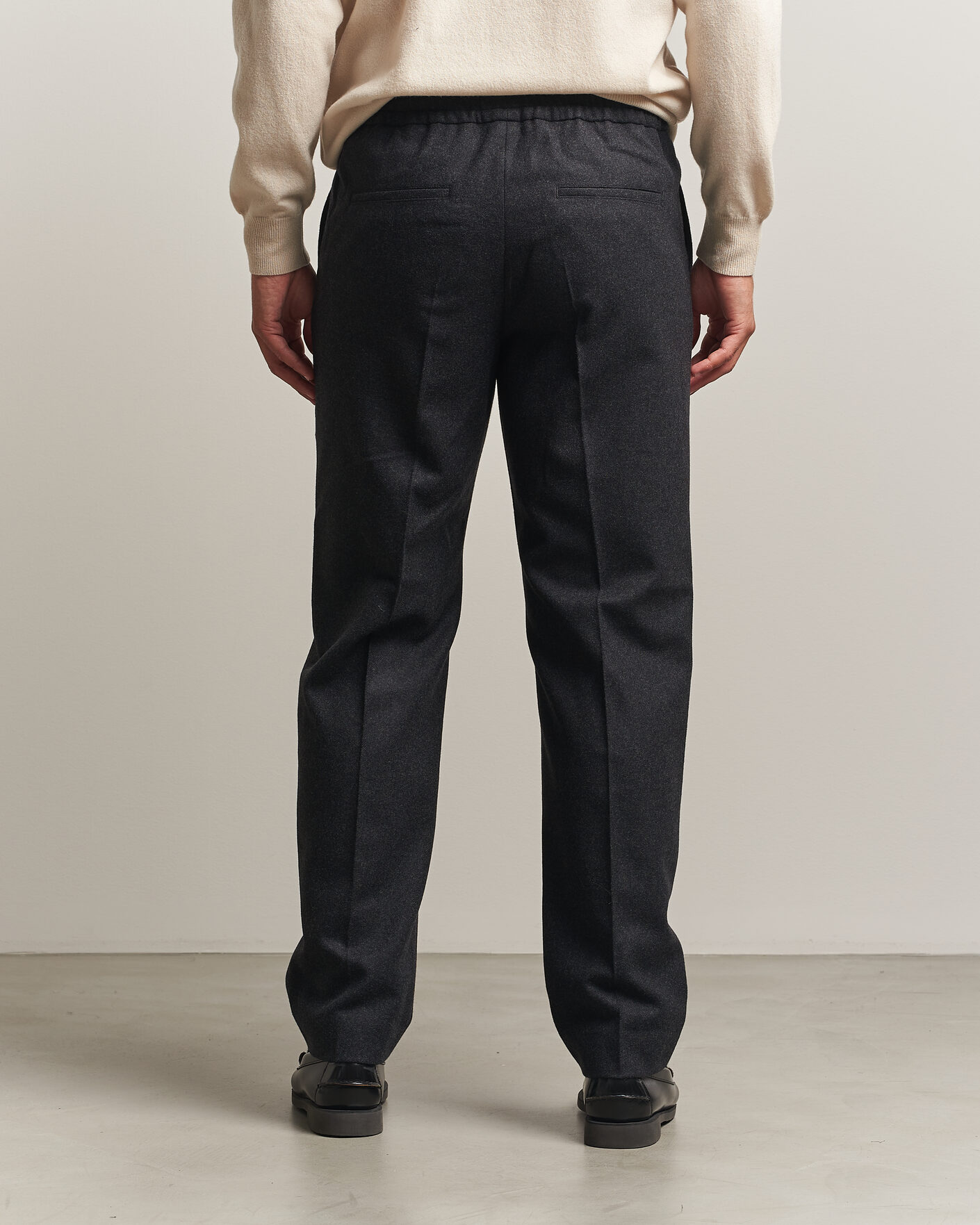 Homme | Pantalons | Filippa K | Theo Relaxed Flannel Trousers Anthracite Melange
