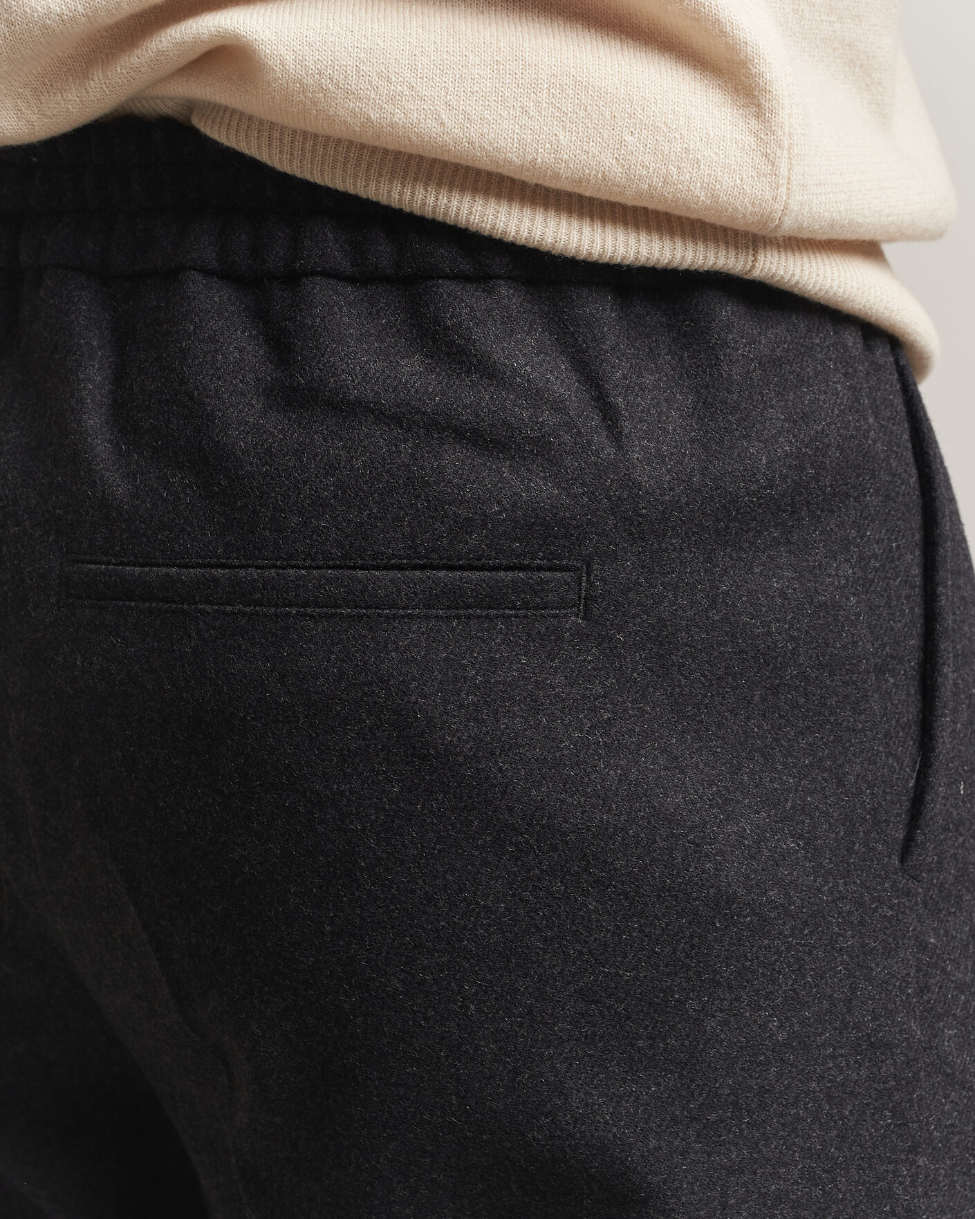 Homme | Pantalons | Filippa K | Theo Relaxed Flannel Trousers Anthracite Melange