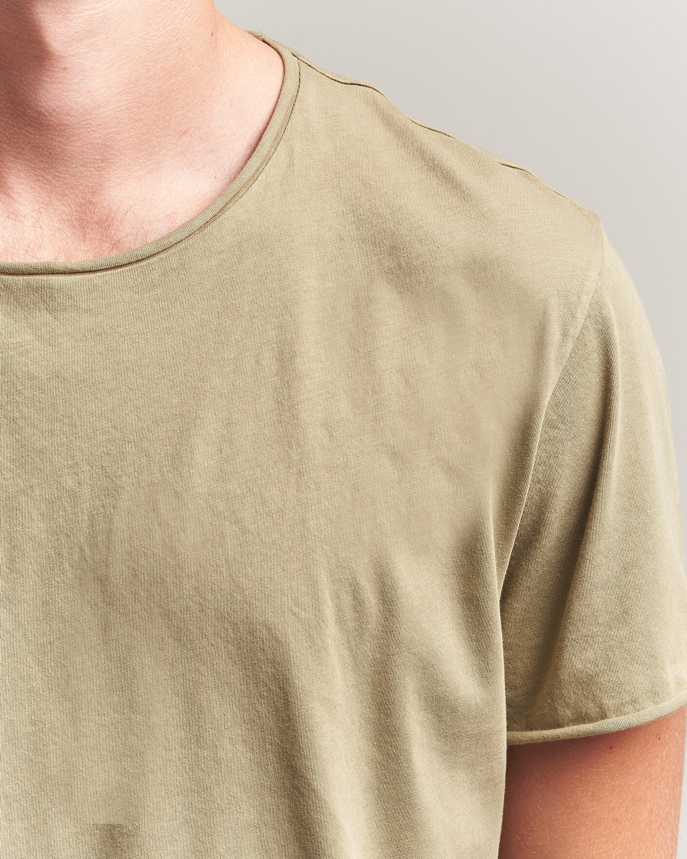 Homme | T-shirts | Filippa K | Roll Neck Crew Neck T-Shirt Light Olive Green