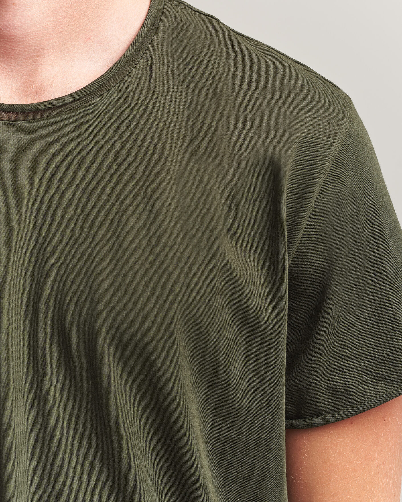 Homme | T-shirts | Filippa K | Roll Neck Crew Neck T-Shirt Night Green
