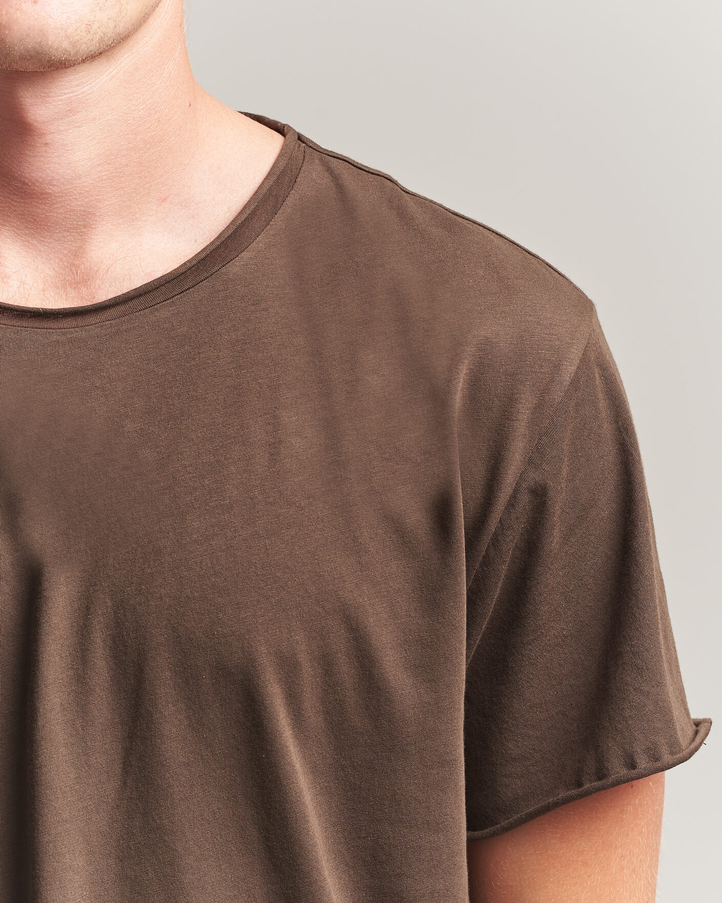 Homme | T-shirts | Filippa K | Roll Neck Crew Neck T-Shirt Golden Brown