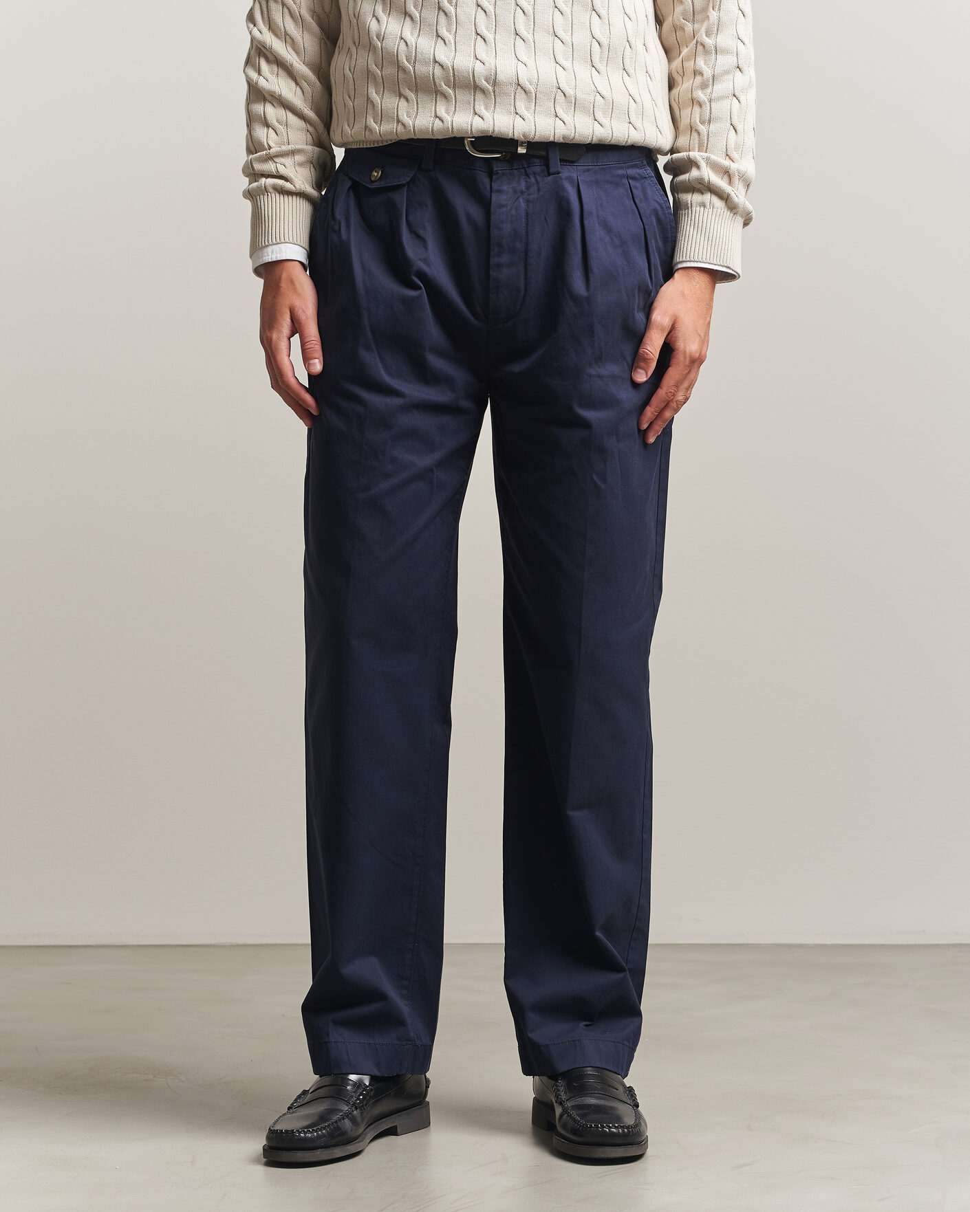 Homme | Pantalons | Gant | Relaxed Fit Pleated Cotton Twill Pants Evening Blue