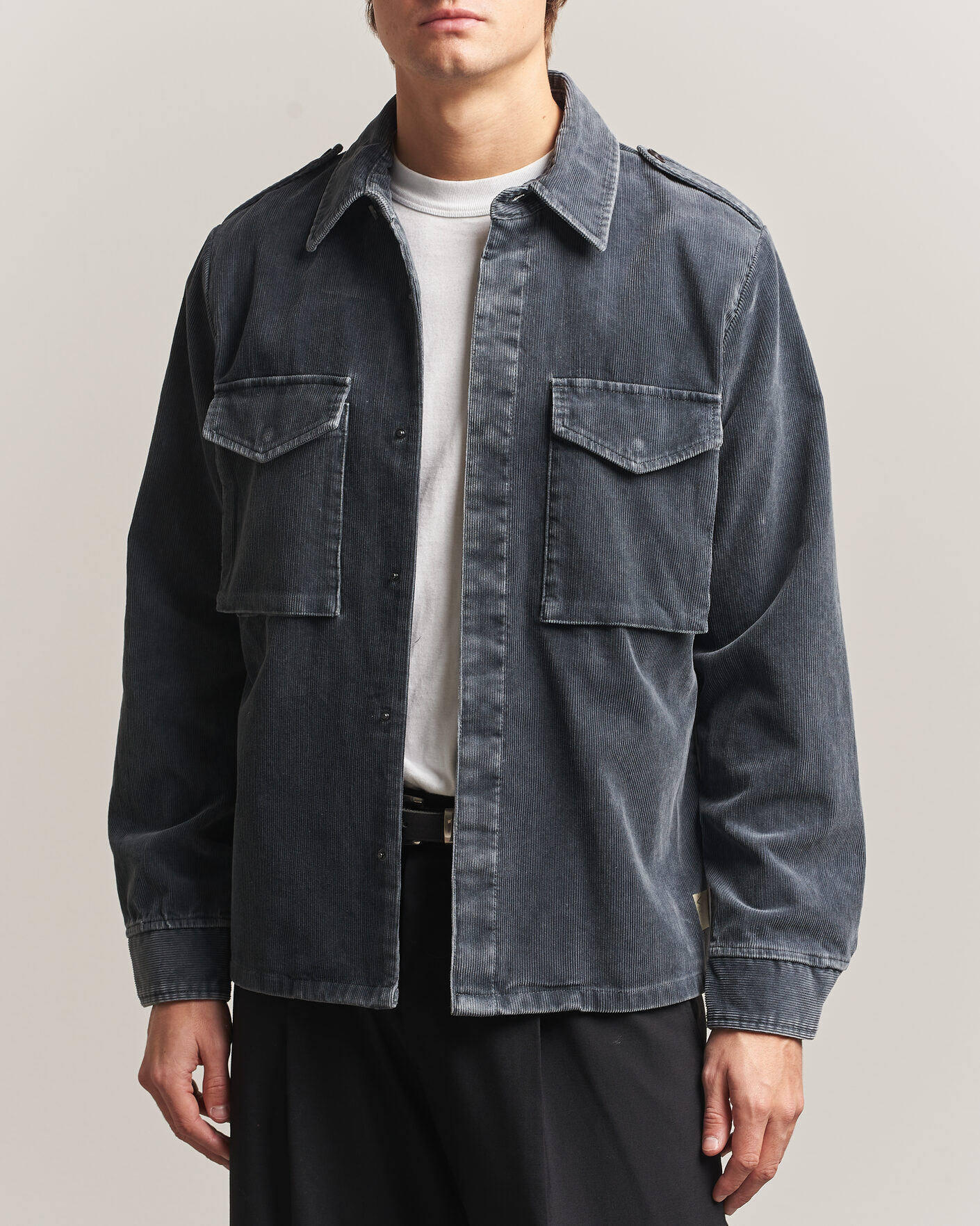 Homme | Chemises | Aspesi | Double Pocket Corduroy Overshirt Washed Black