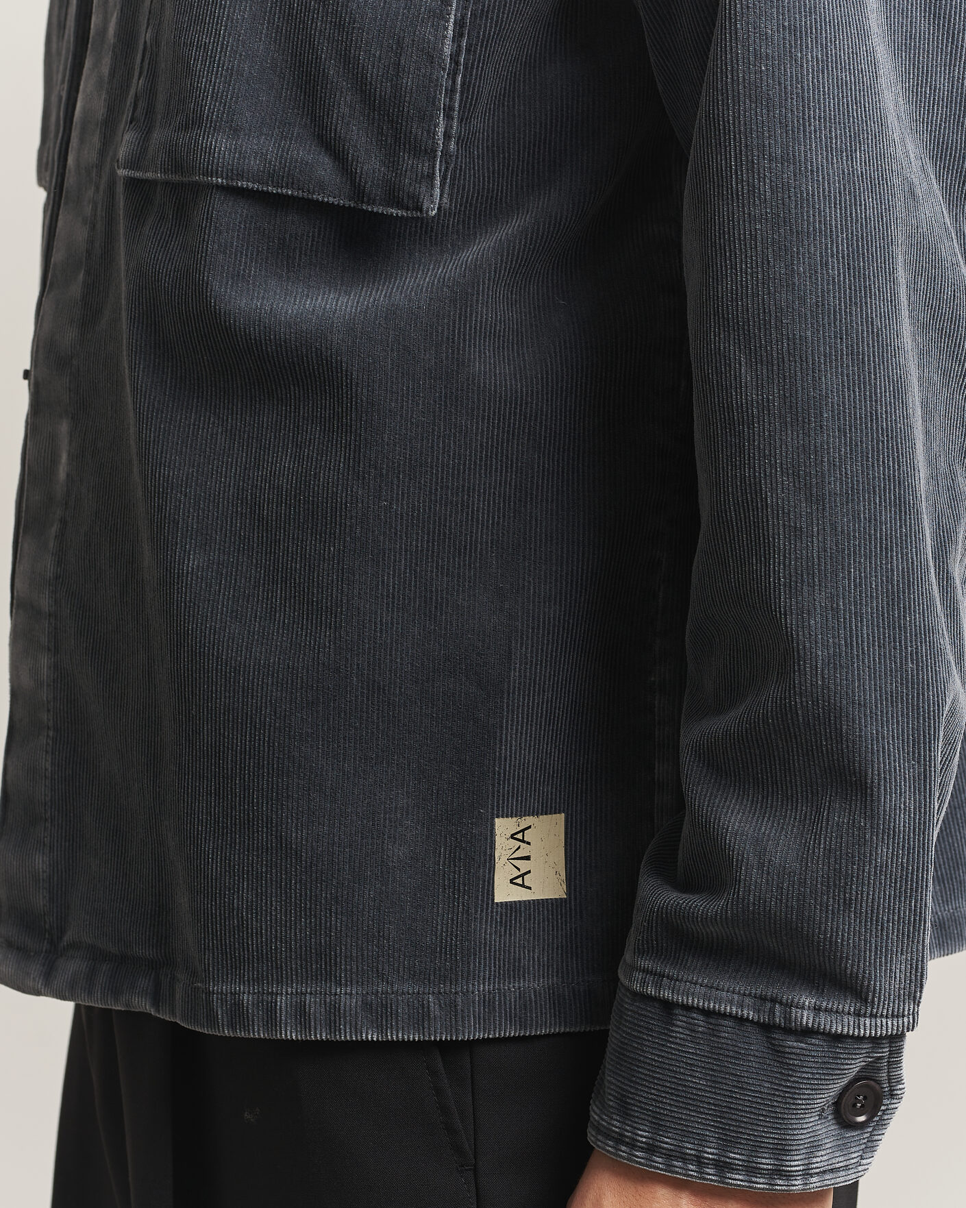 Homme | Chemises | Aspesi | Double Pocket Corduroy Overshirt Washed Black
