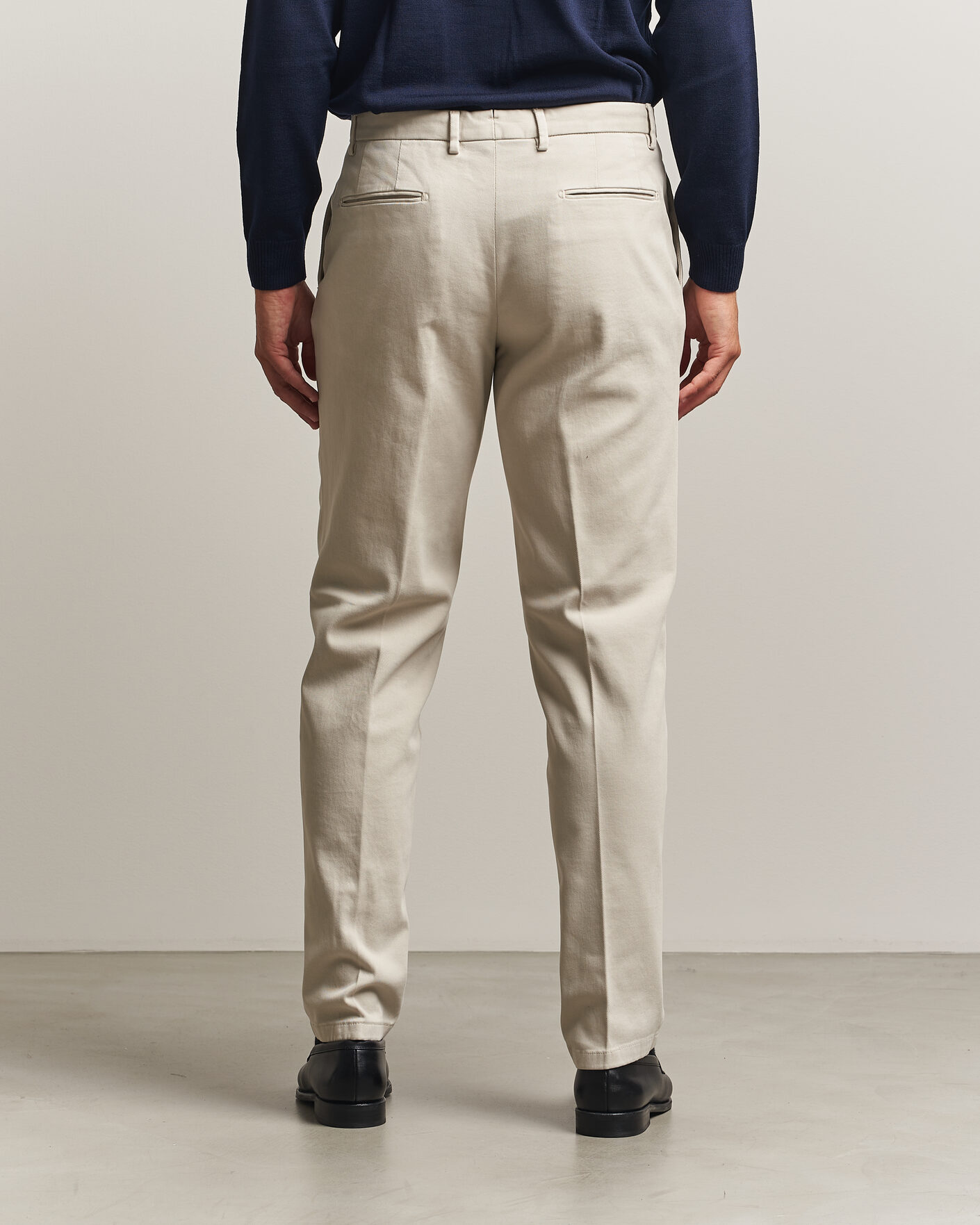 Homme | Pantalons | Boglioli | Pleated Cotton Twill Chinos Light Beige
