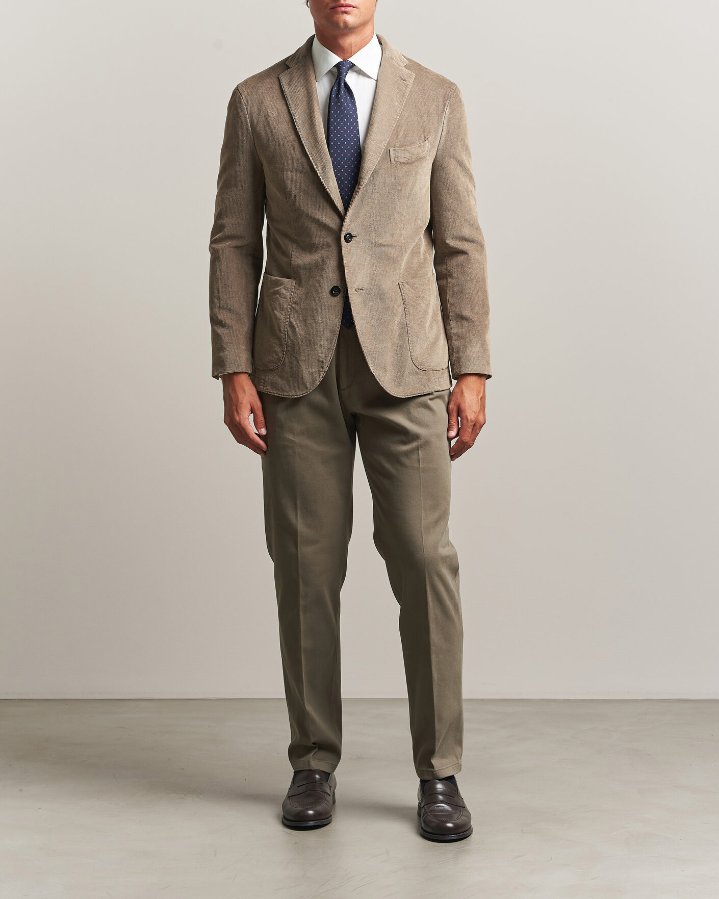 Homme | Pantalons | Boglioli | Pleated Cotton Twill Chinos Olive