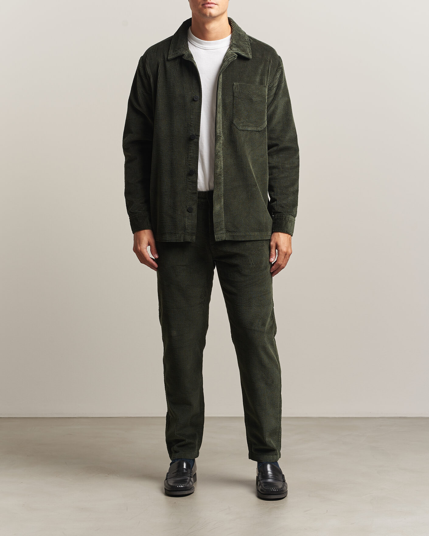 Homme | Pantalons | KnowledgeCotton Apparel | Chuck Regular Cord Trousers Forest Night