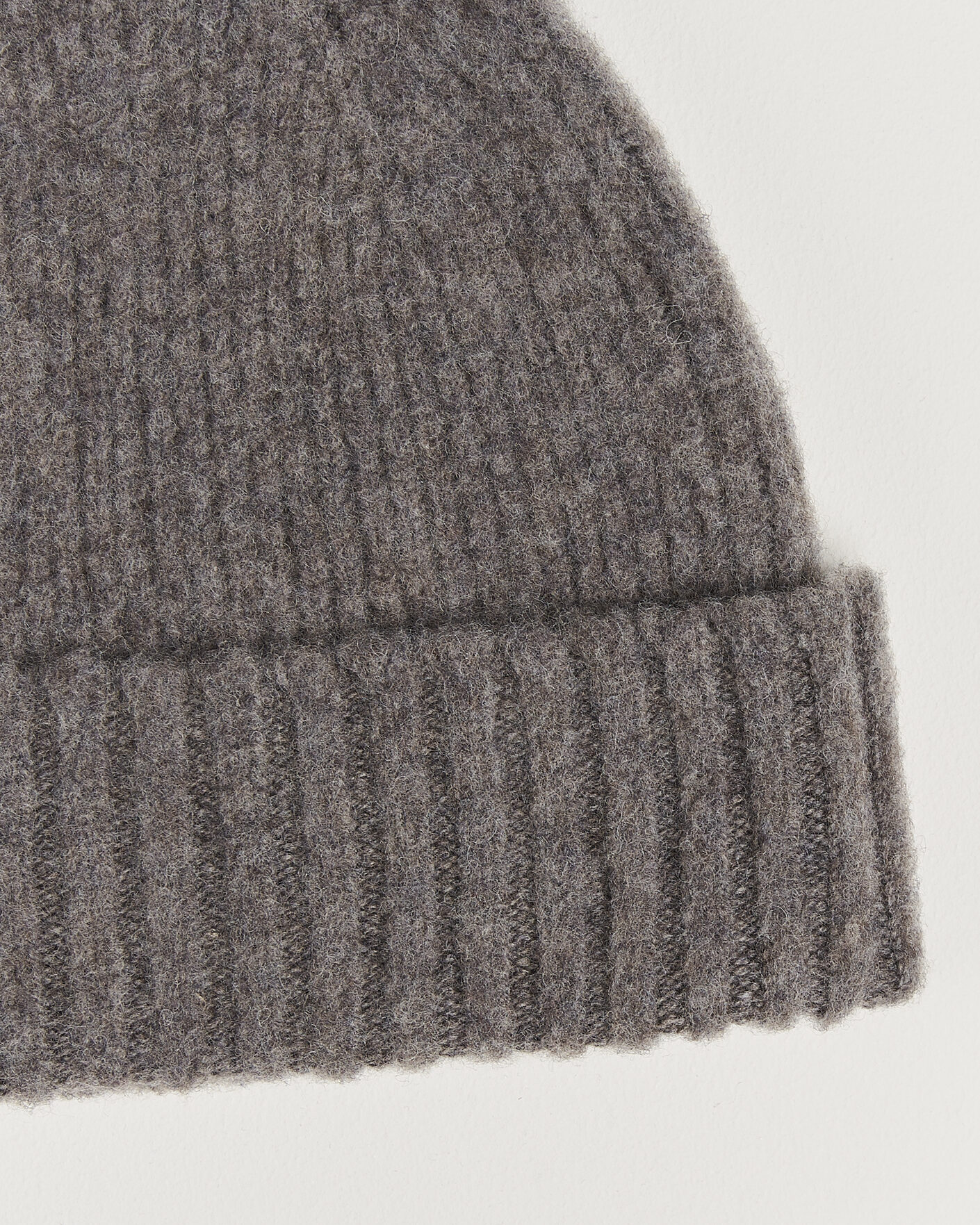 Homme | Bonnets | Robert Mackie | Rona Ribbed Shaggy Lambswool Beanie Light Brown