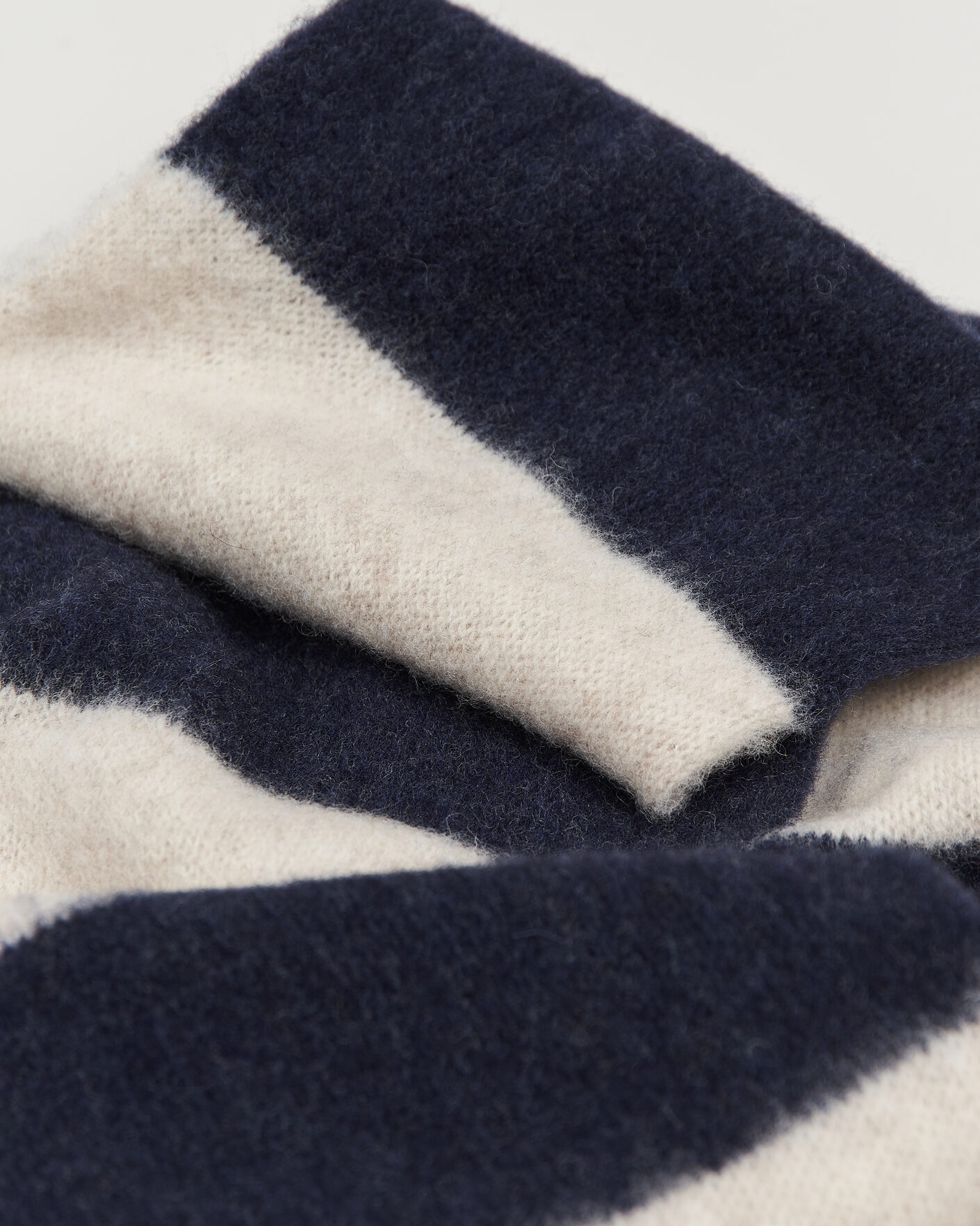 Homme | Écharpes | Robert Mackie | Rona Ribbed Shaggy Lambswool Scarf White/Blue Mix