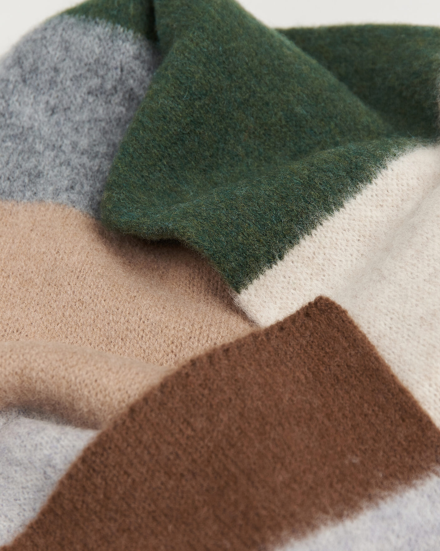 Homme | Écharpes | Robert Mackie | Rona Ribbed Shaggy Lambswool Scarf Grey/Green/Beige Mix