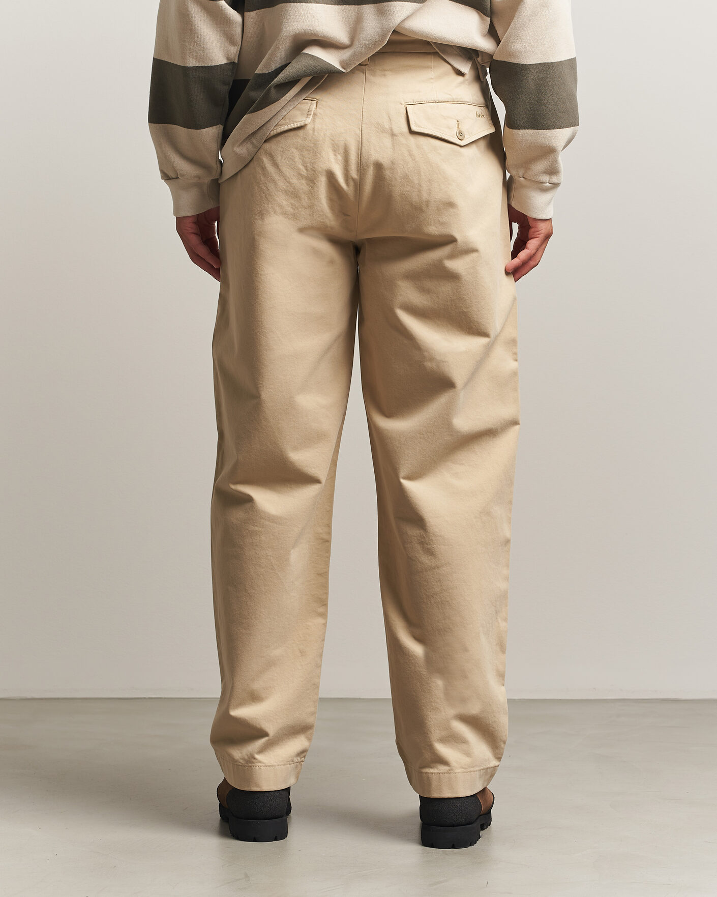 Homme | Pantalons | Forét | Writer Relaxed Fit Pleated Pants Uniform Khaki