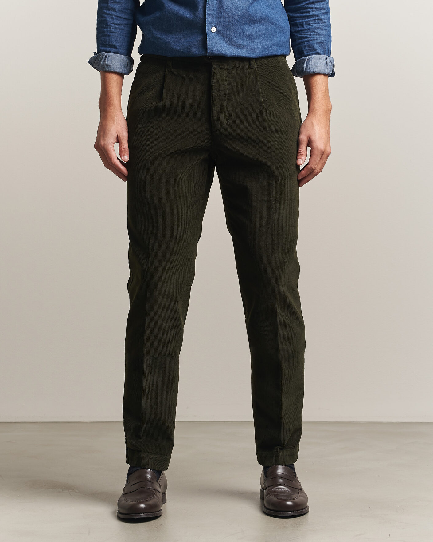 Homme | Pantalons | Incotex | Regular Fit Washed Corduroy Slacks Forest Green