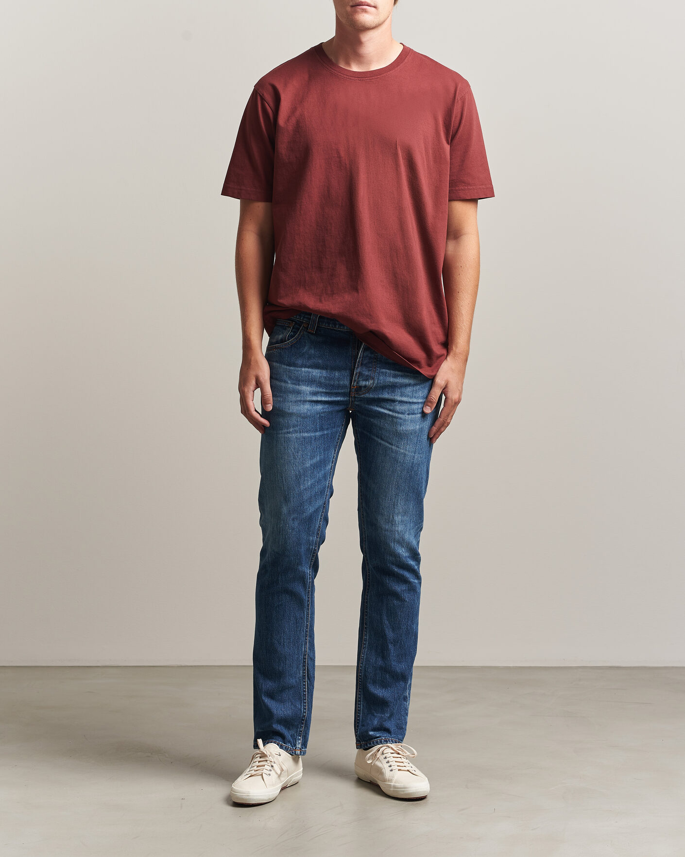 Homme | T-shirts | Nudie Jeans | Uno Everyday Crew Neck T-Shirt Burgundy