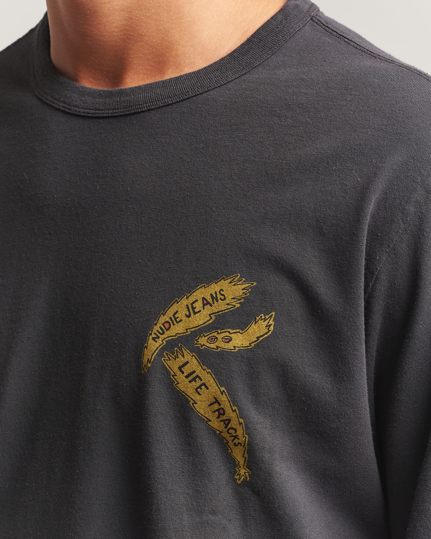 Homme | T-shirts | Nudie Jeans | Rudi Life Tracks II Long Sleeved T-Shirt Antracite