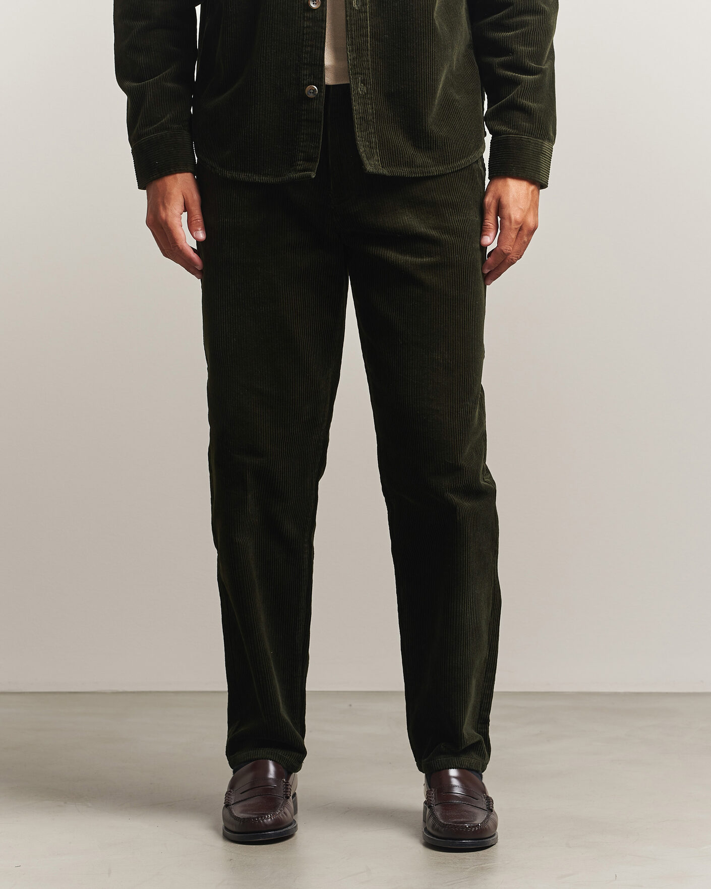 Homme | Pantalons | LES DEUX | Corduroy Tapered Pants Rosin Green